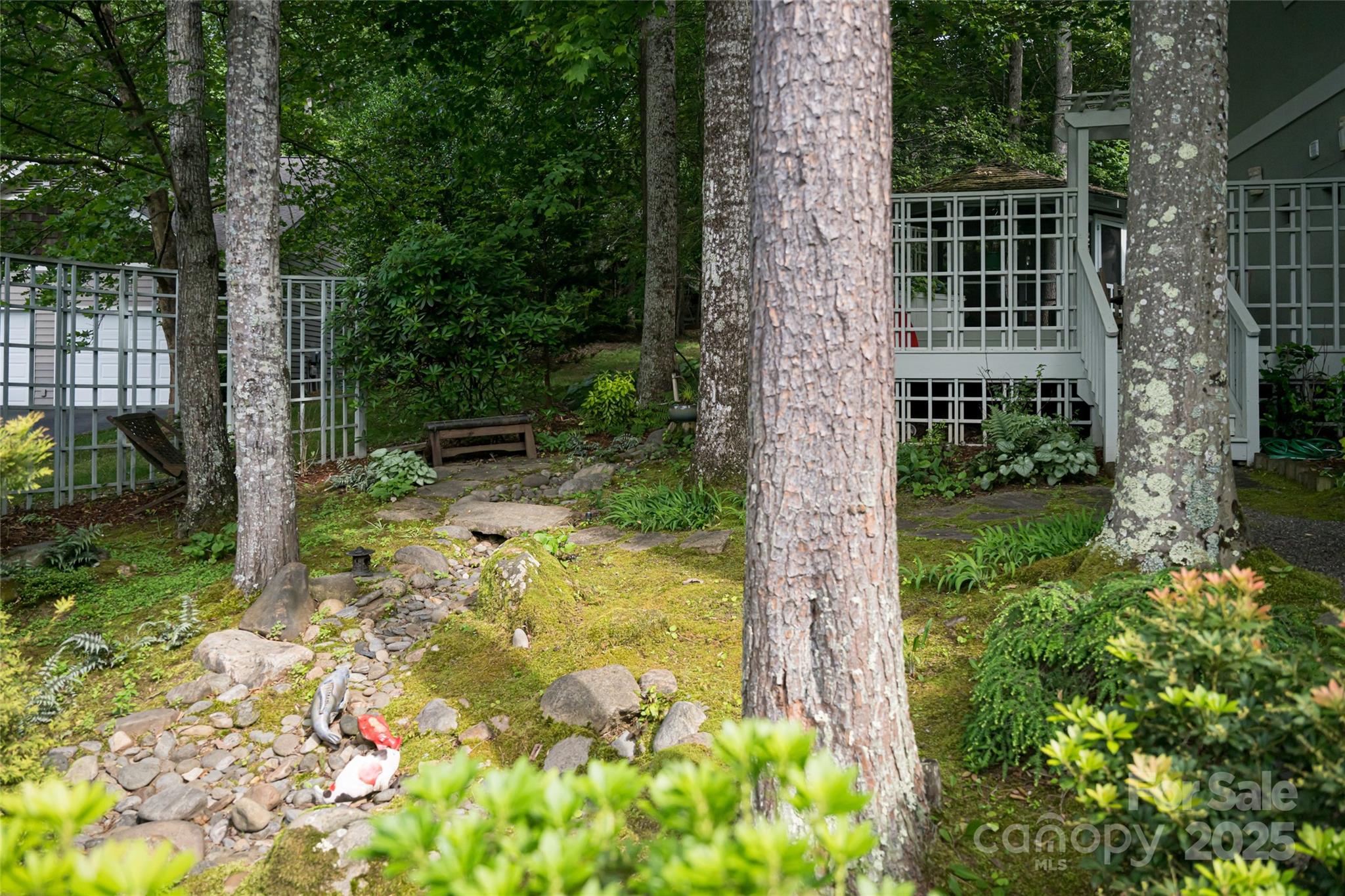 7 White Palmer Court