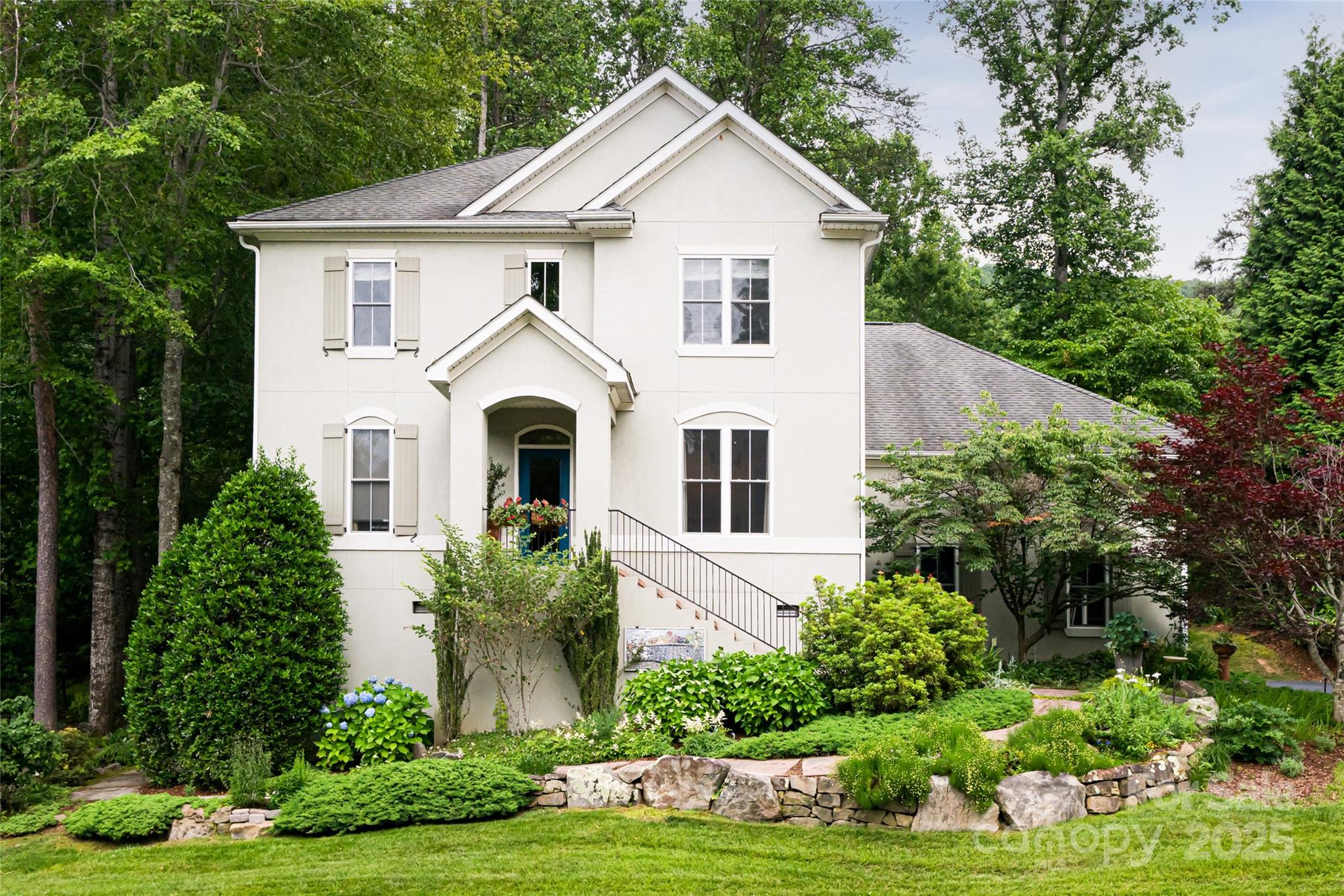 7 White Palmer Court