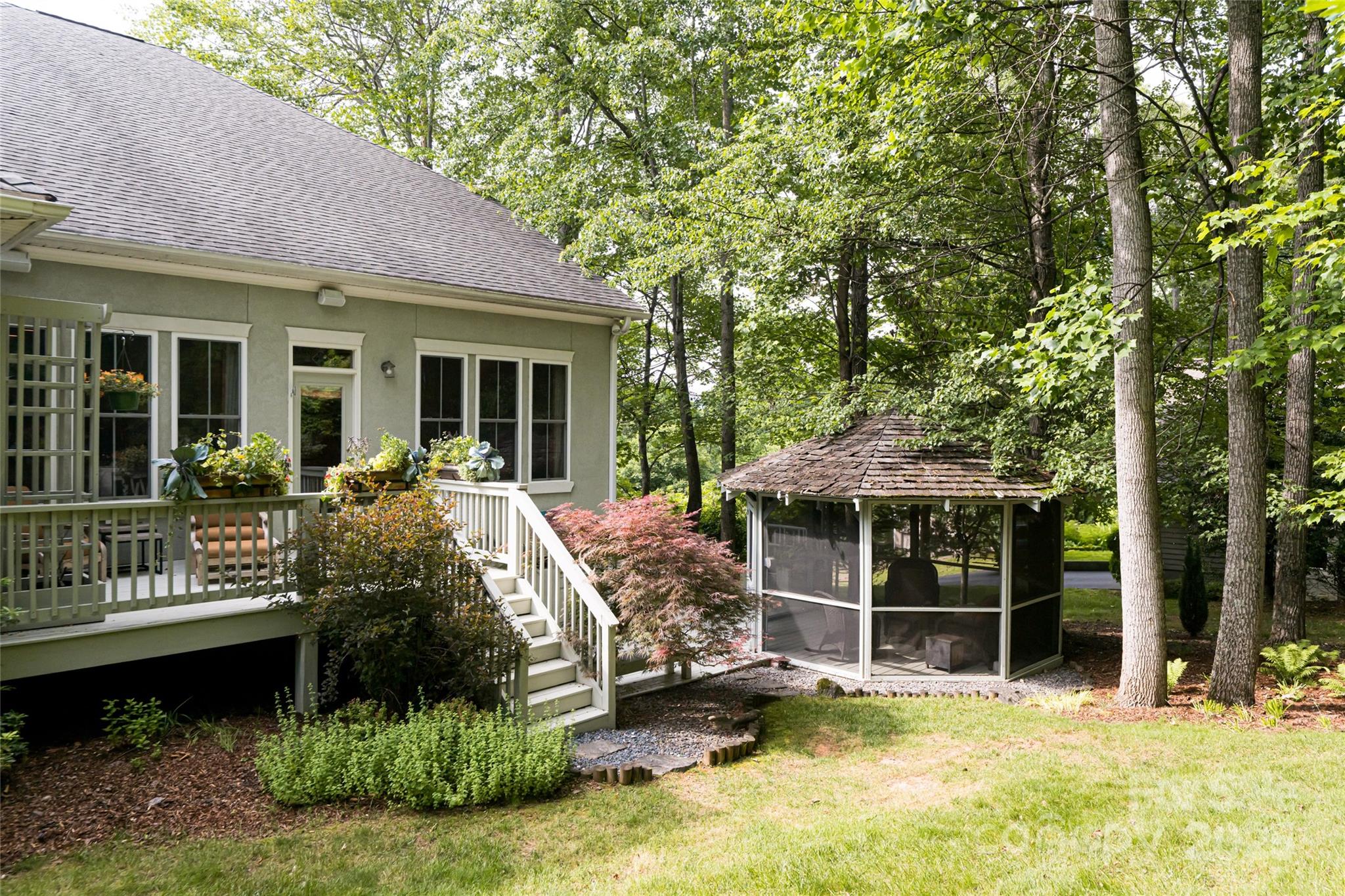 7 White Palmer Court