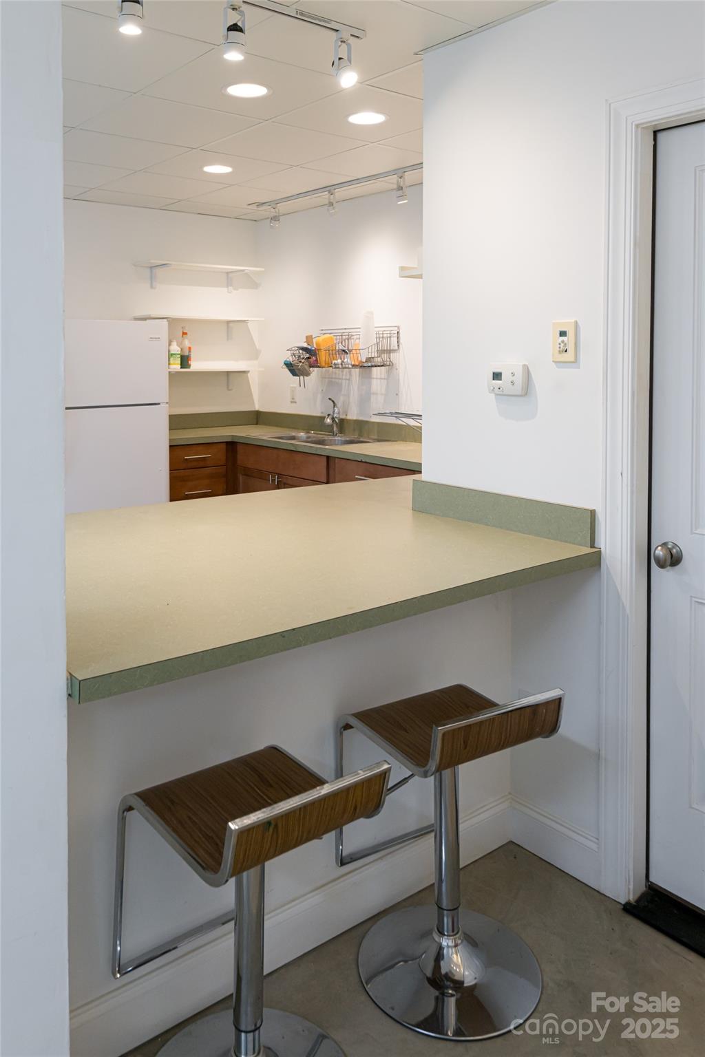 7 White Palmer Court