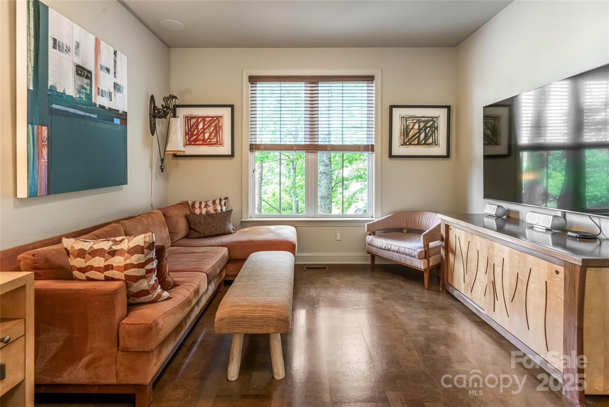 7 White Palmer Court