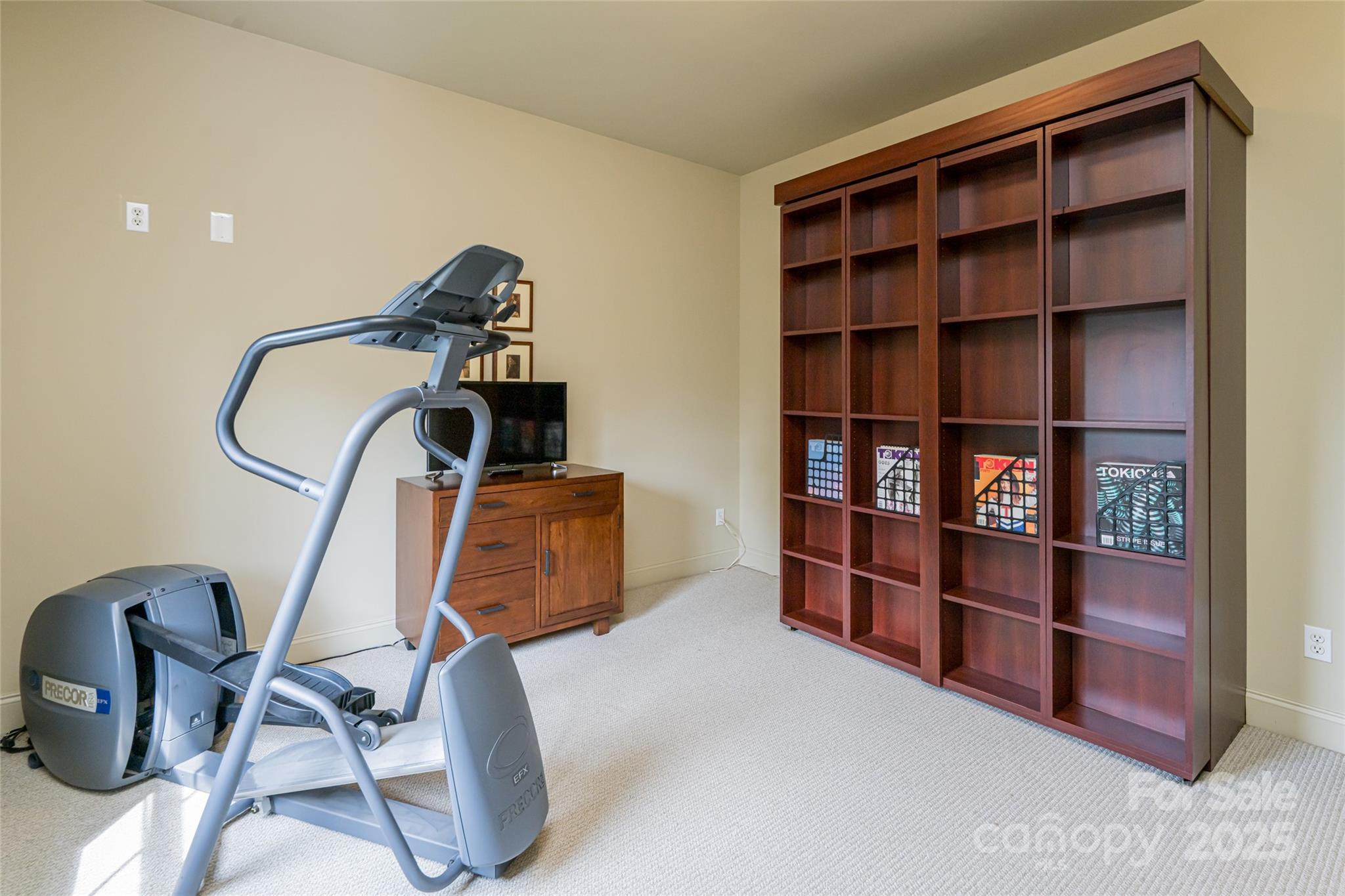 7 White Palmer Court