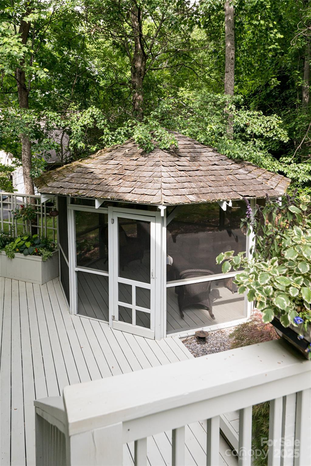 7 White Palmer Court