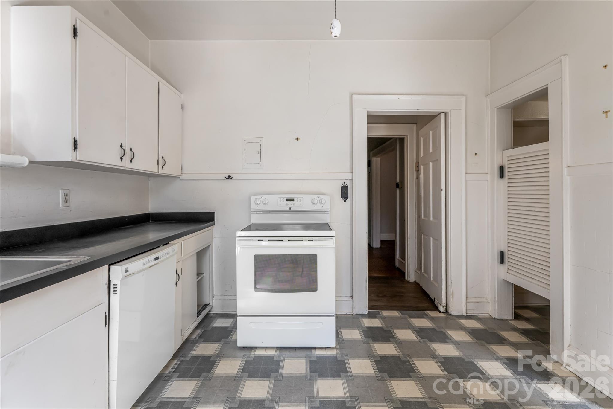 325 Vanderbilt Road