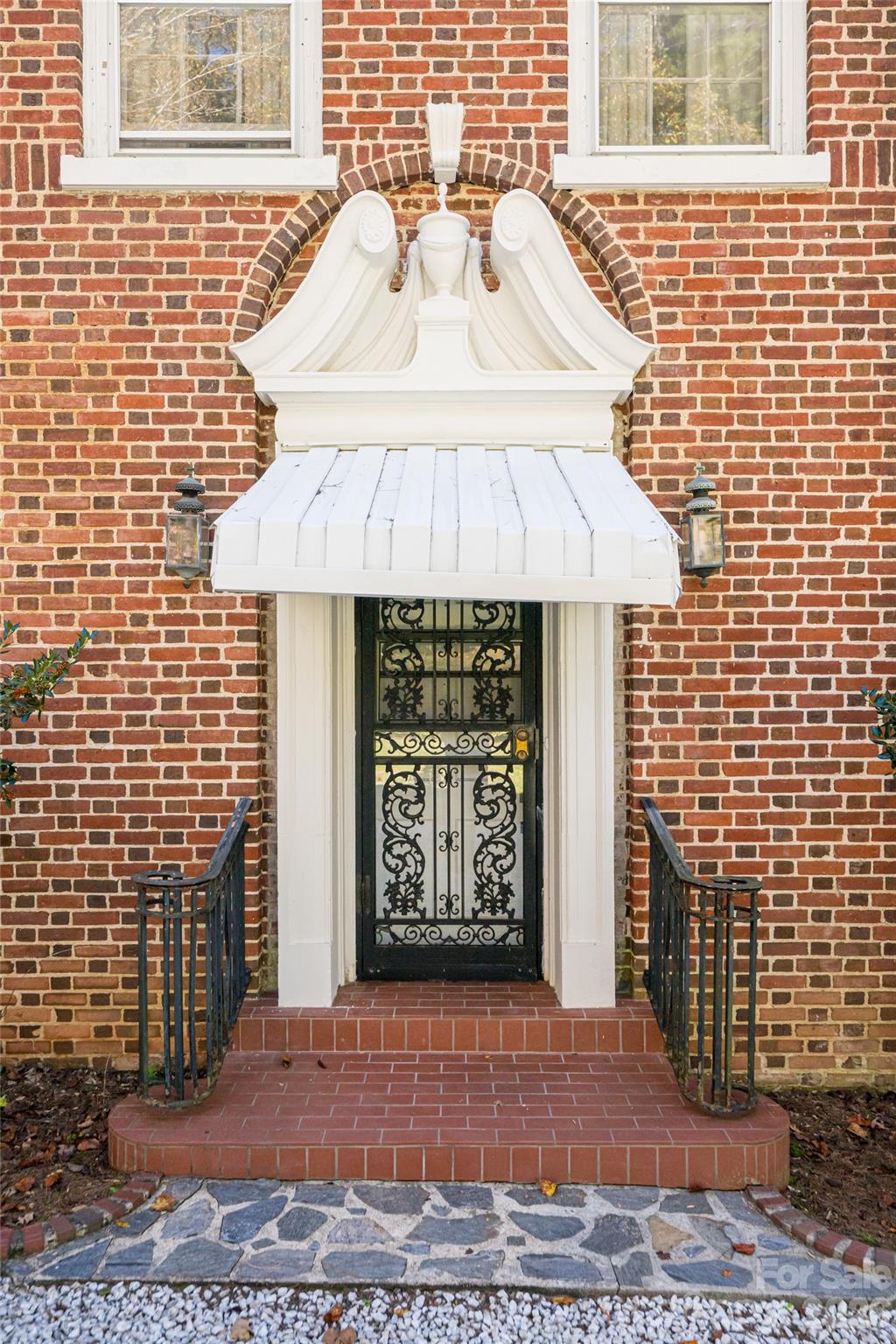 325 Vanderbilt Road