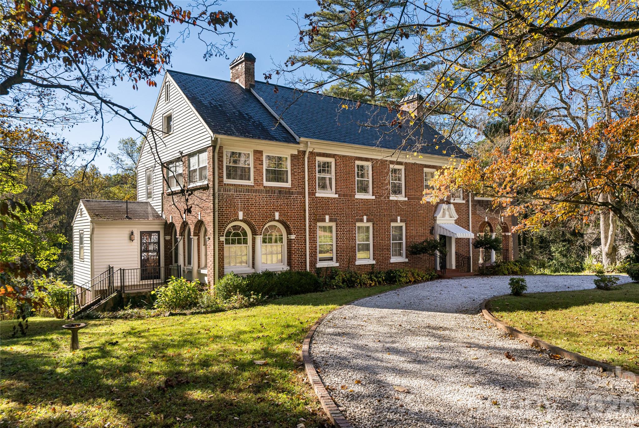 325 Vanderbilt Road