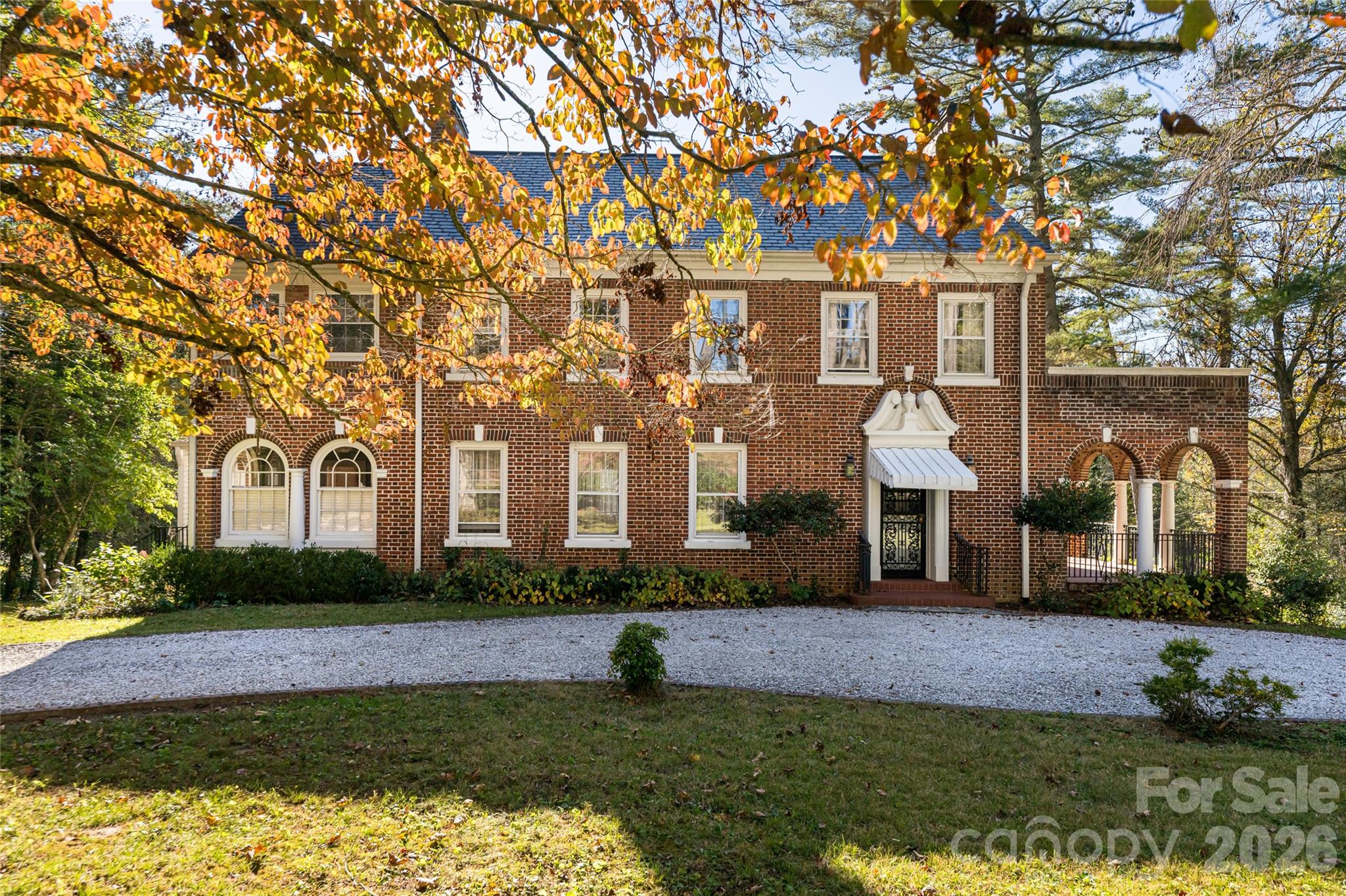 325 Vanderbilt Road