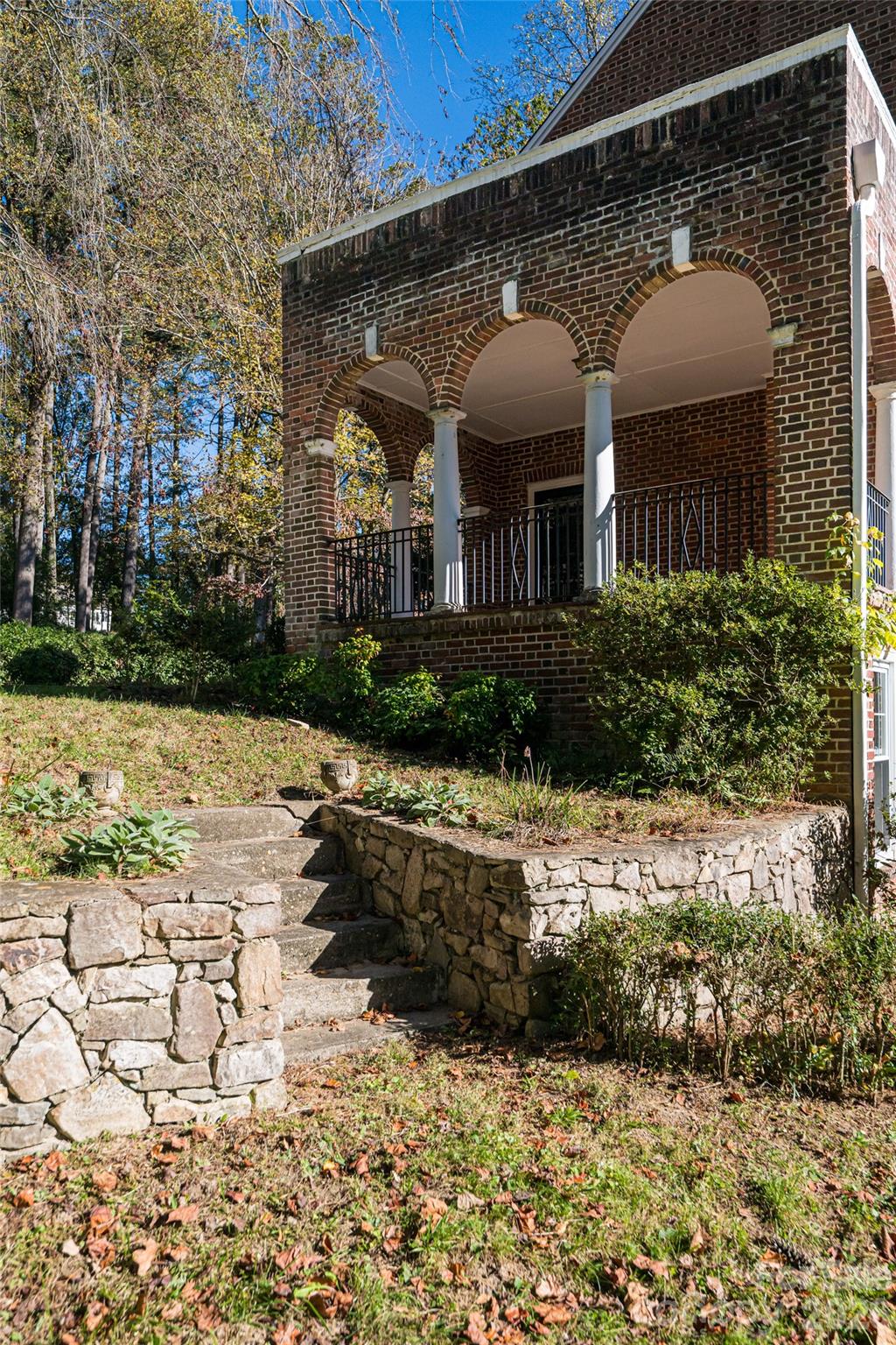 325 Vanderbilt Road