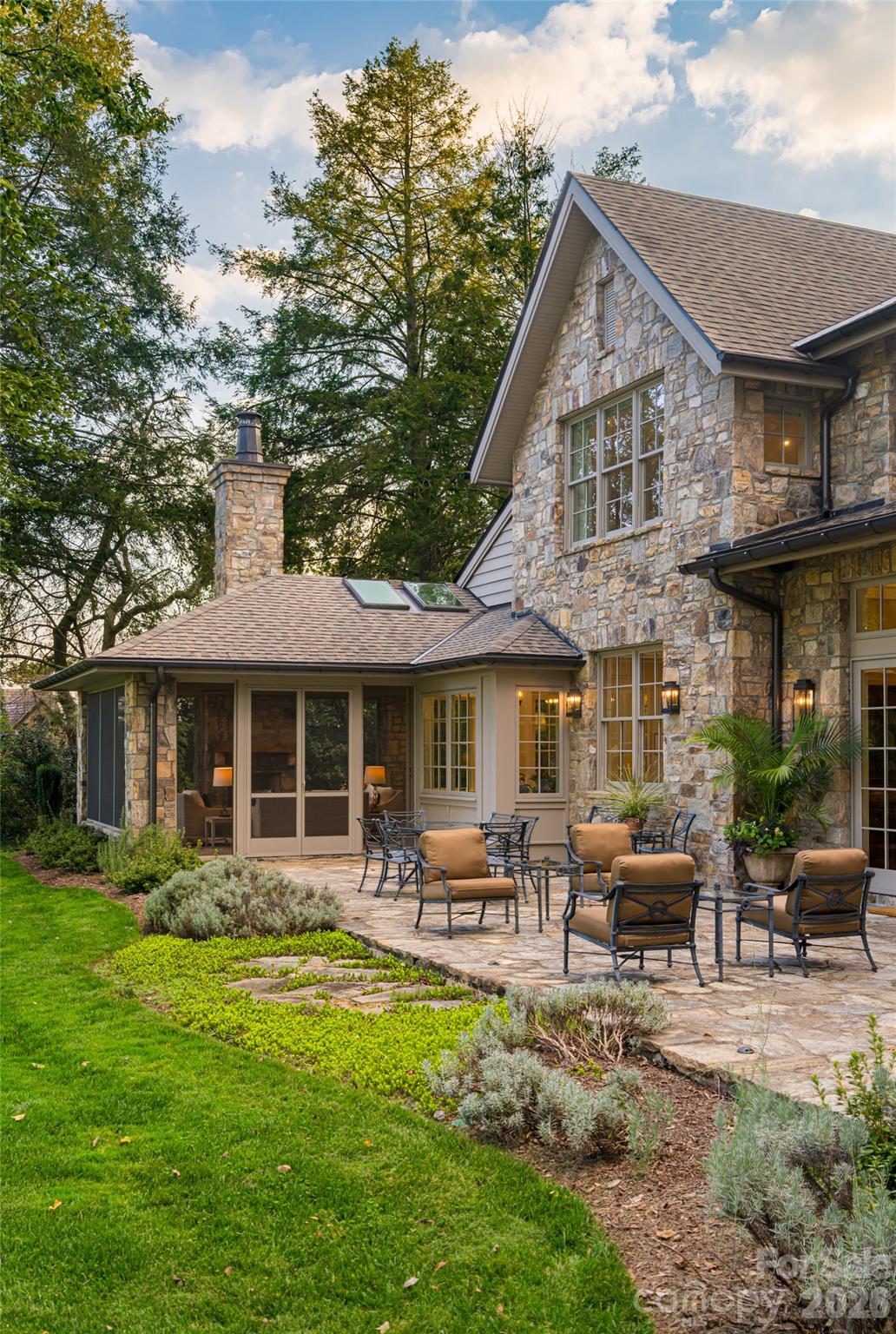 402 Vanderbilt Road