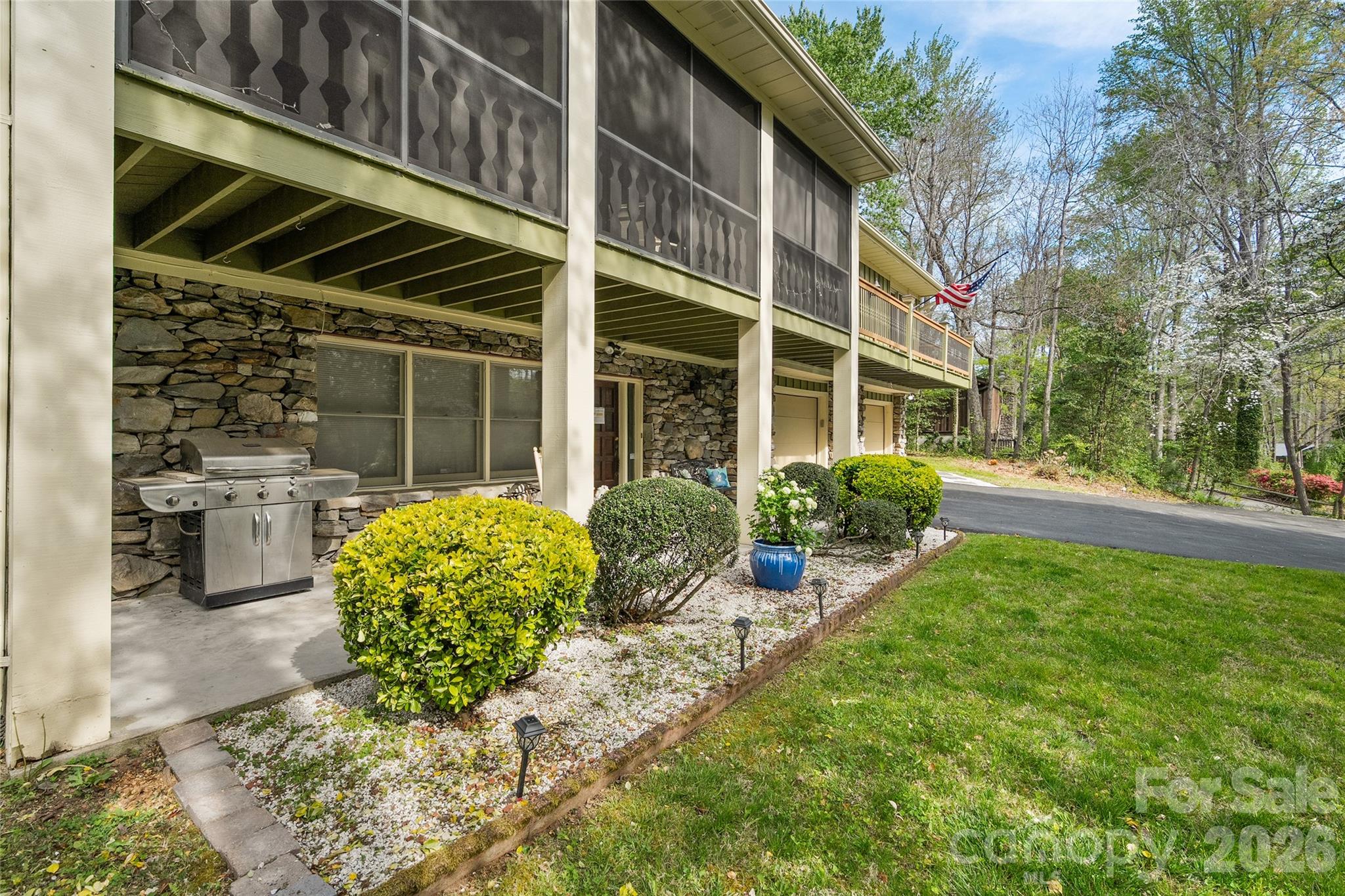 3017 Chestnut Tree Road