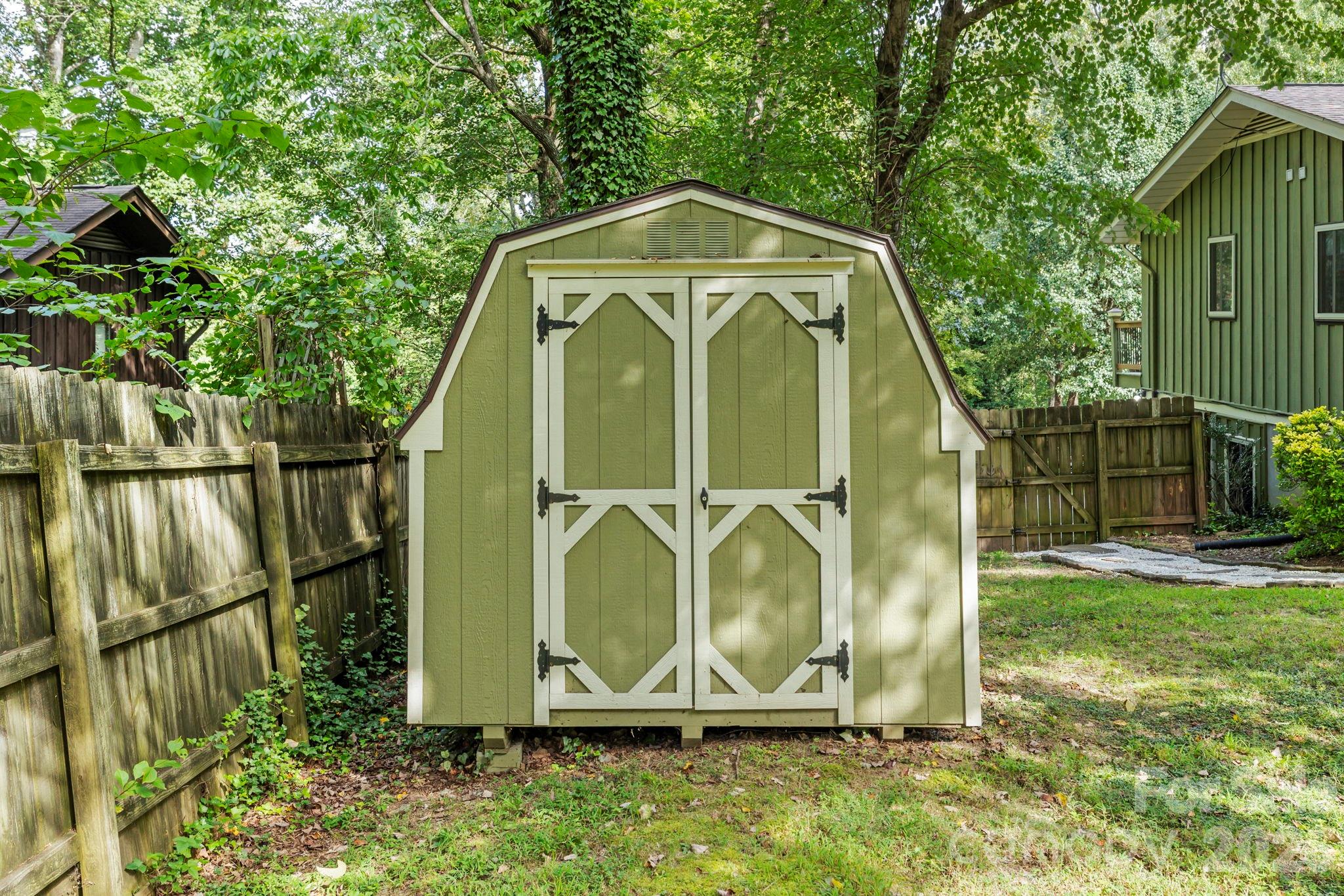 3017 Chestnut Tree Road