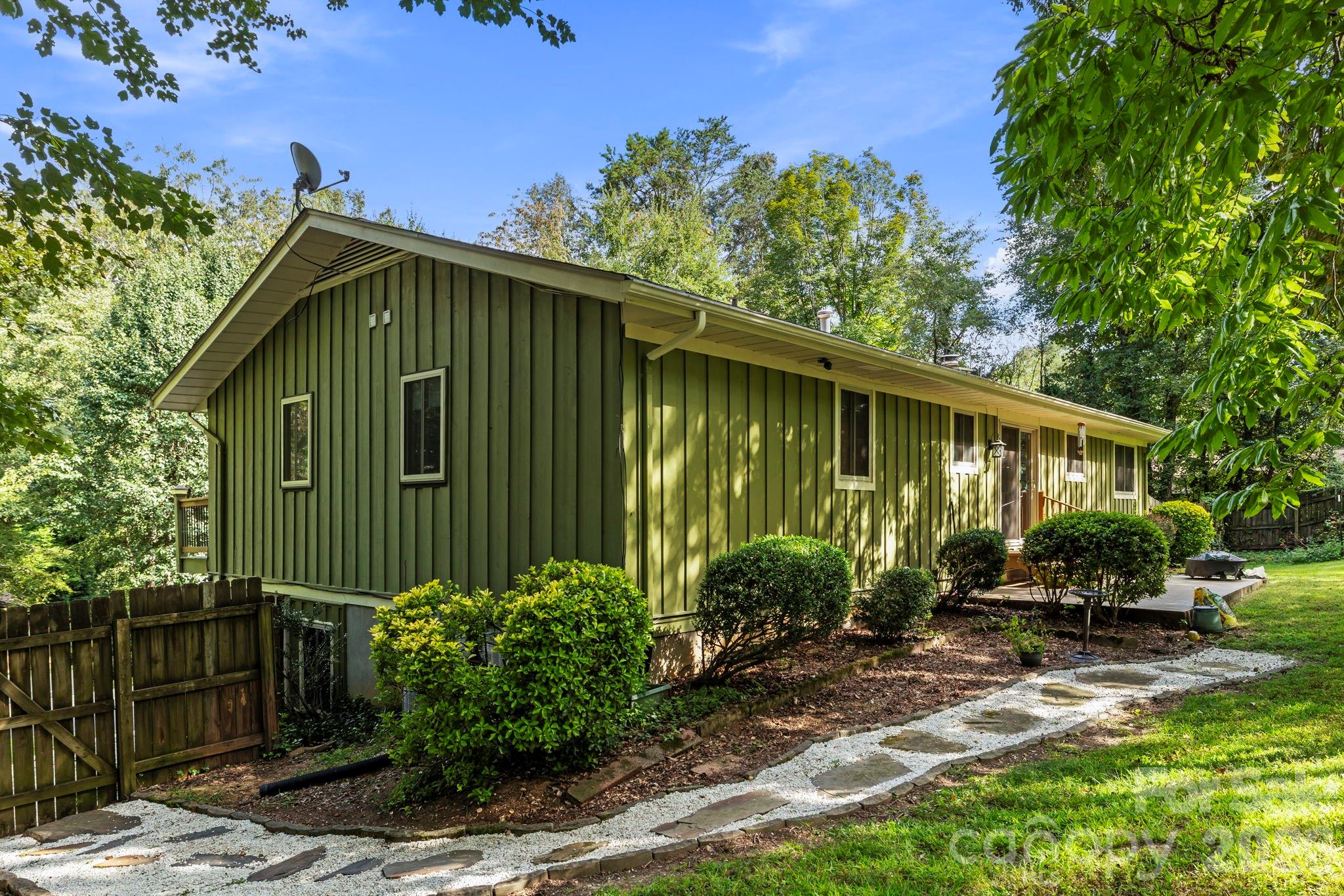 3017 Chestnut Tree Road