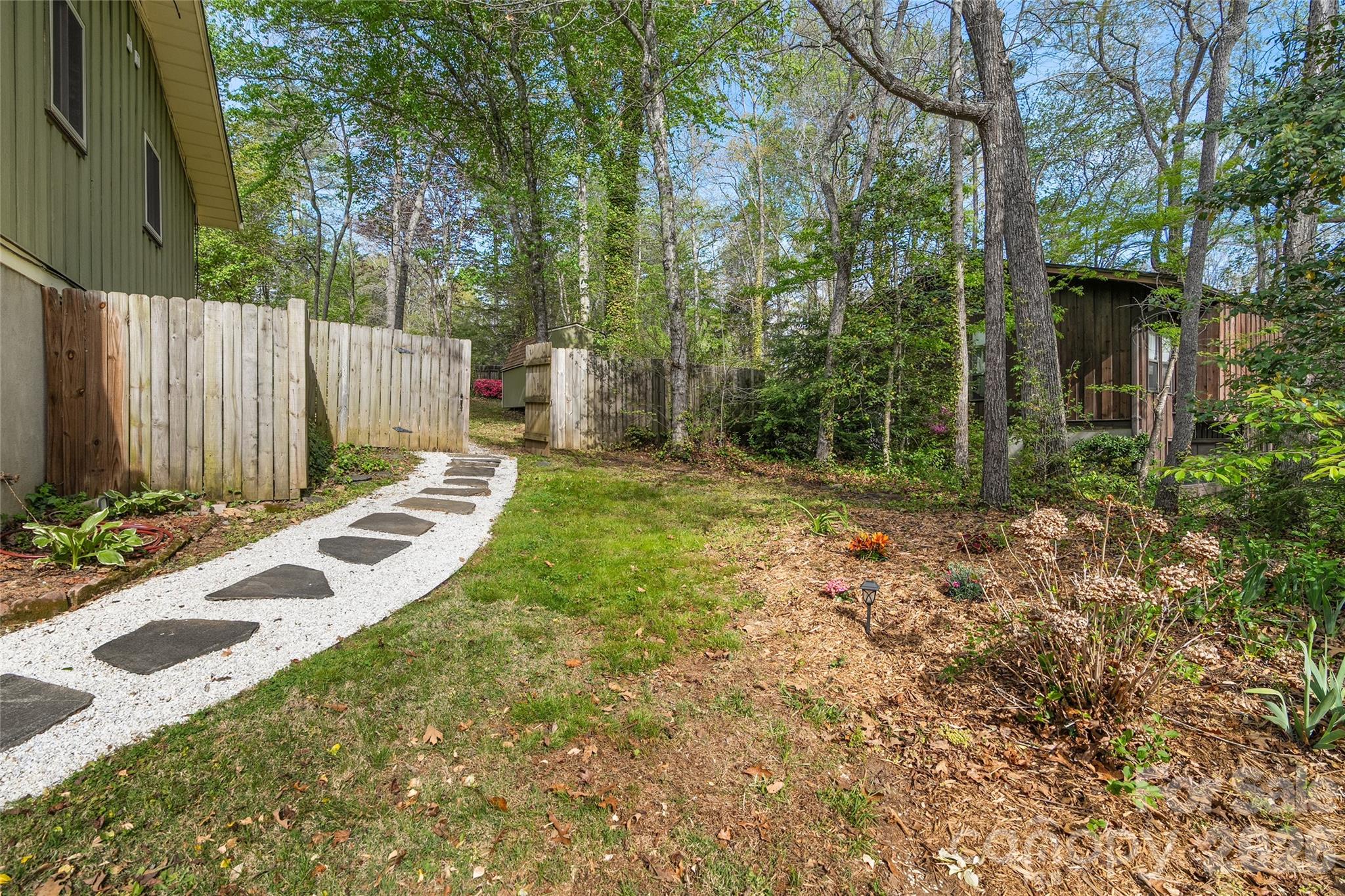 3017 Chestnut Tree Road