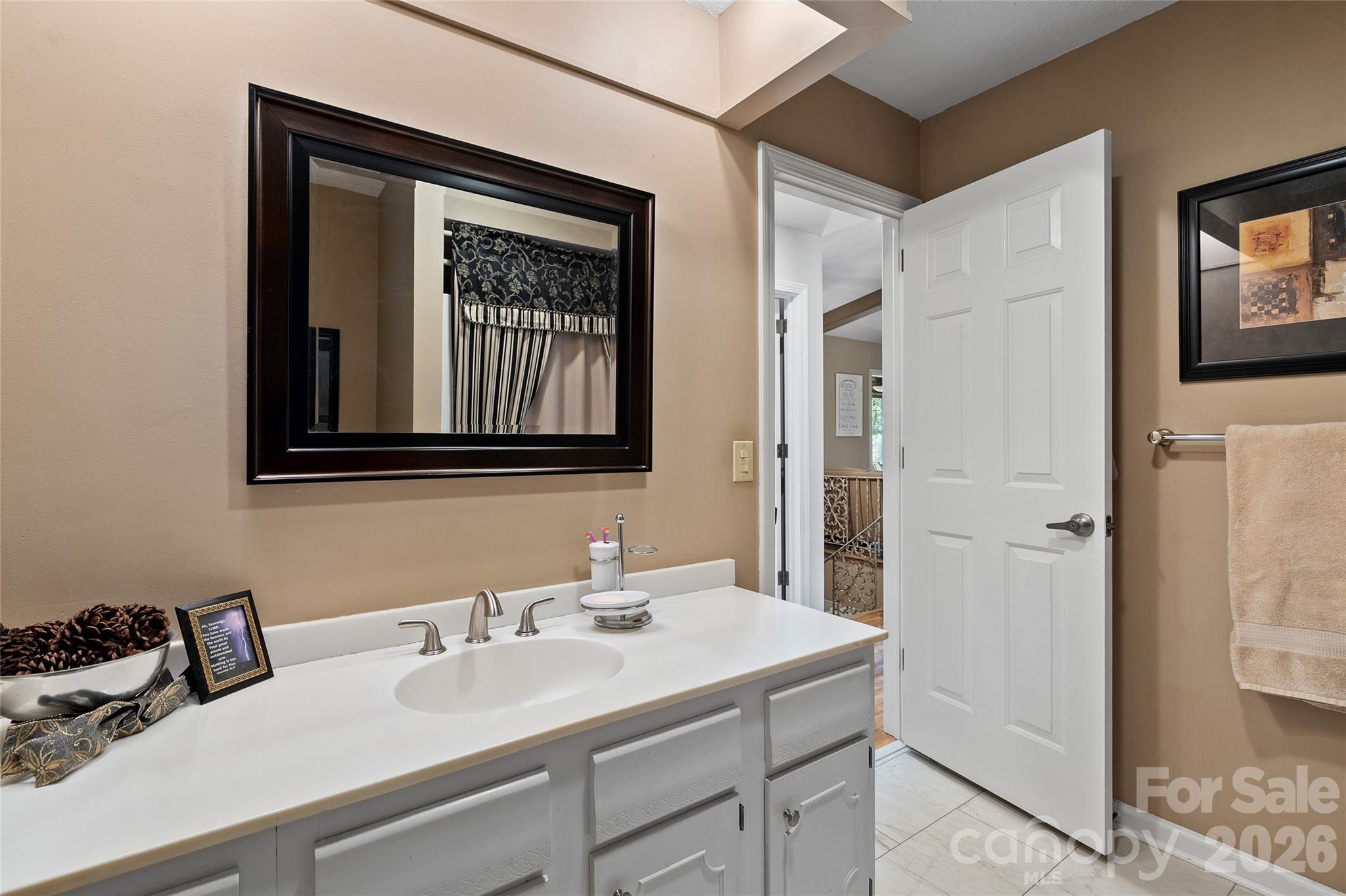 3017 Chestnut Tree Road