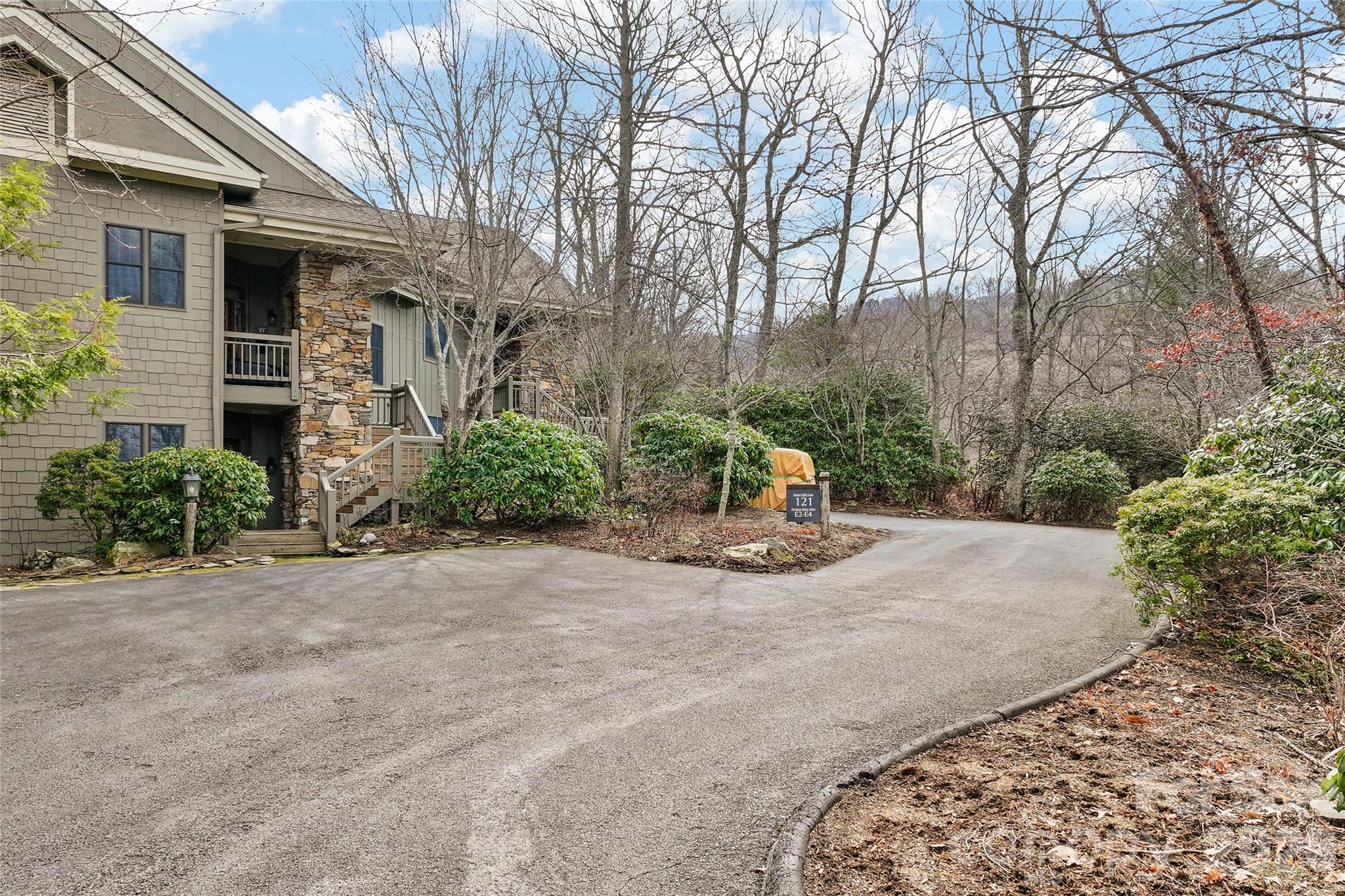 121 Stoney Falls Loop