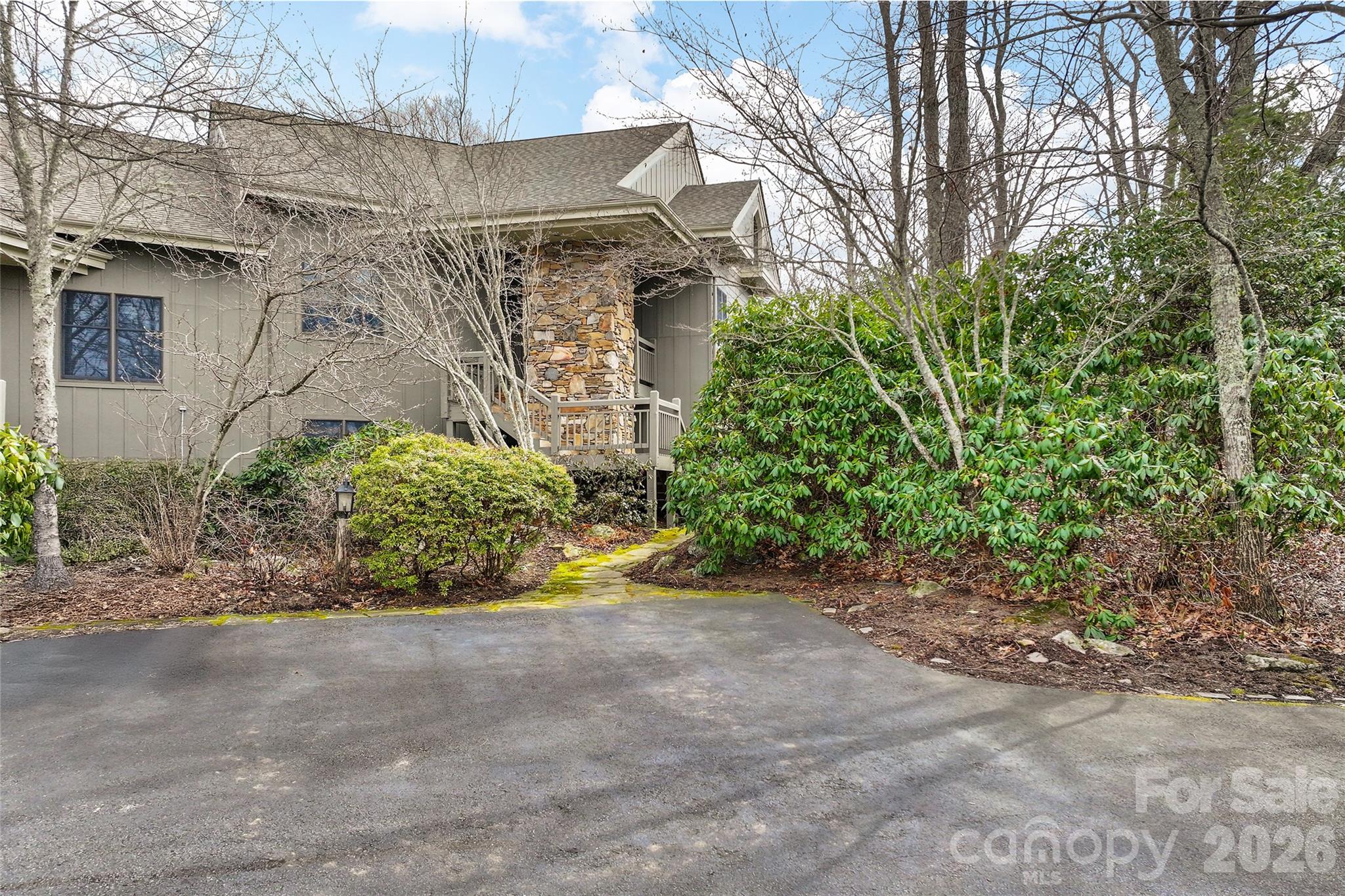 121 Stoney Falls Loop
