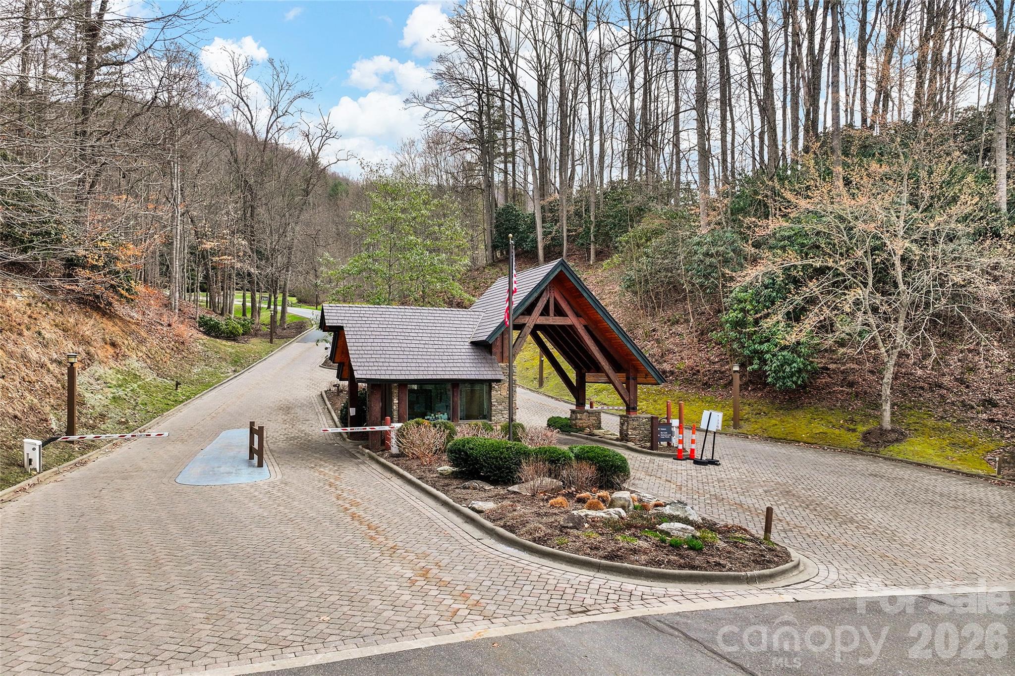 121 Stoney Falls Loop