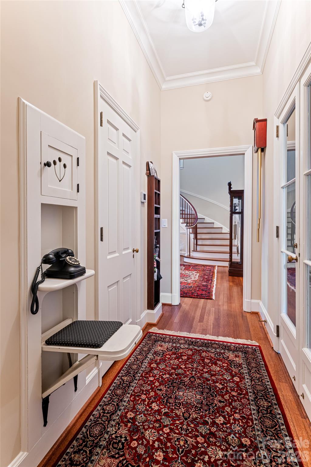 365 Sherwood Drive S