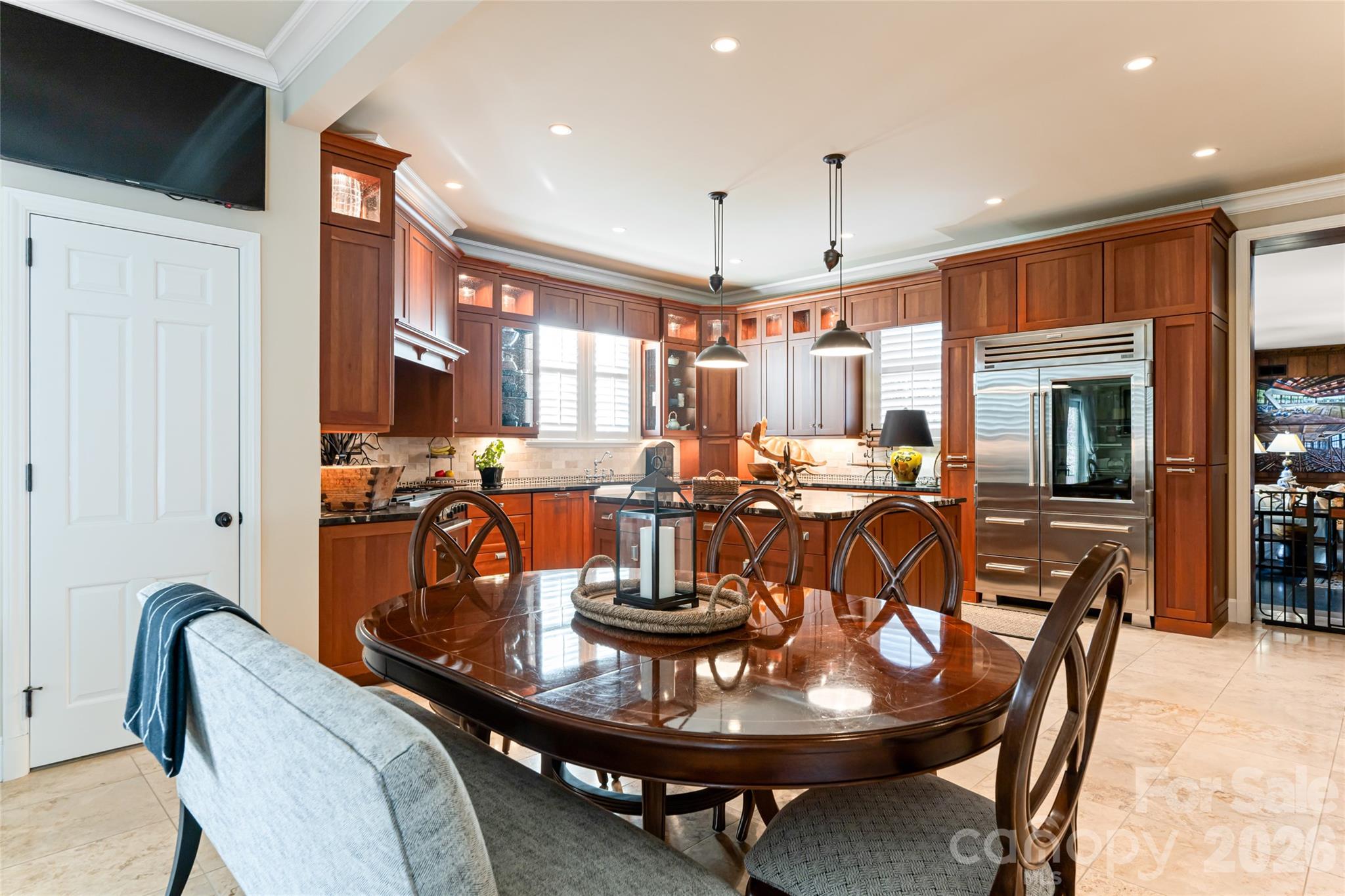 365 Sherwood Drive S