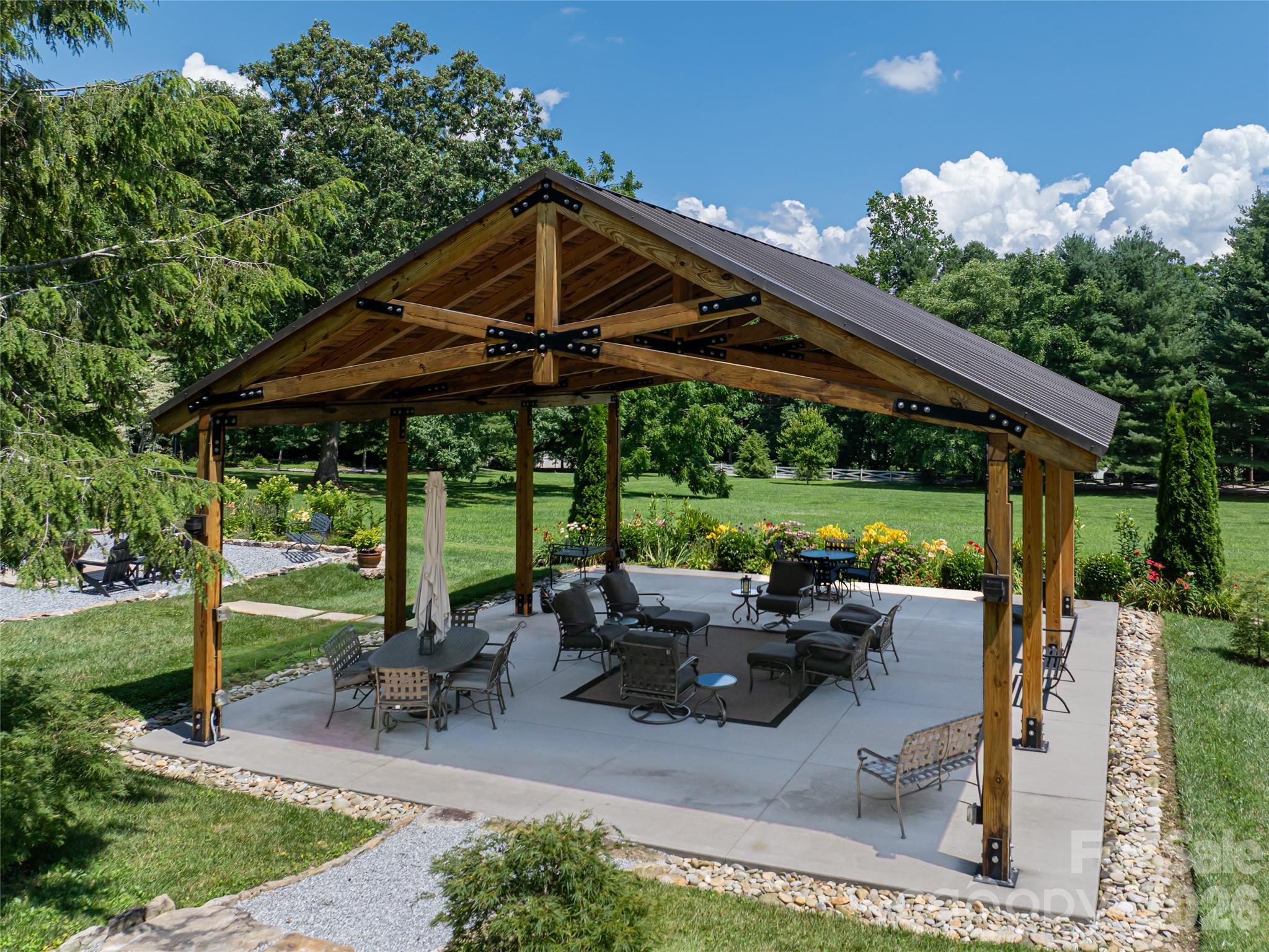 365 Sherwood Drive S