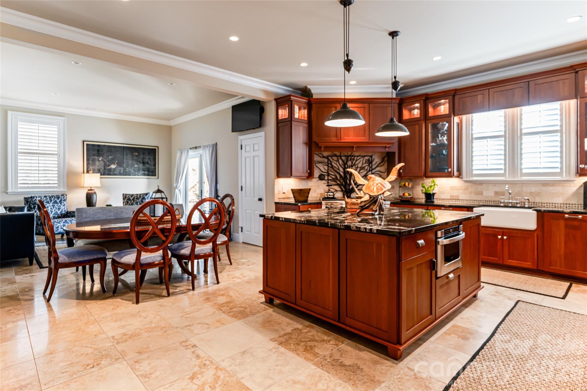 365 Sherwood Drive S