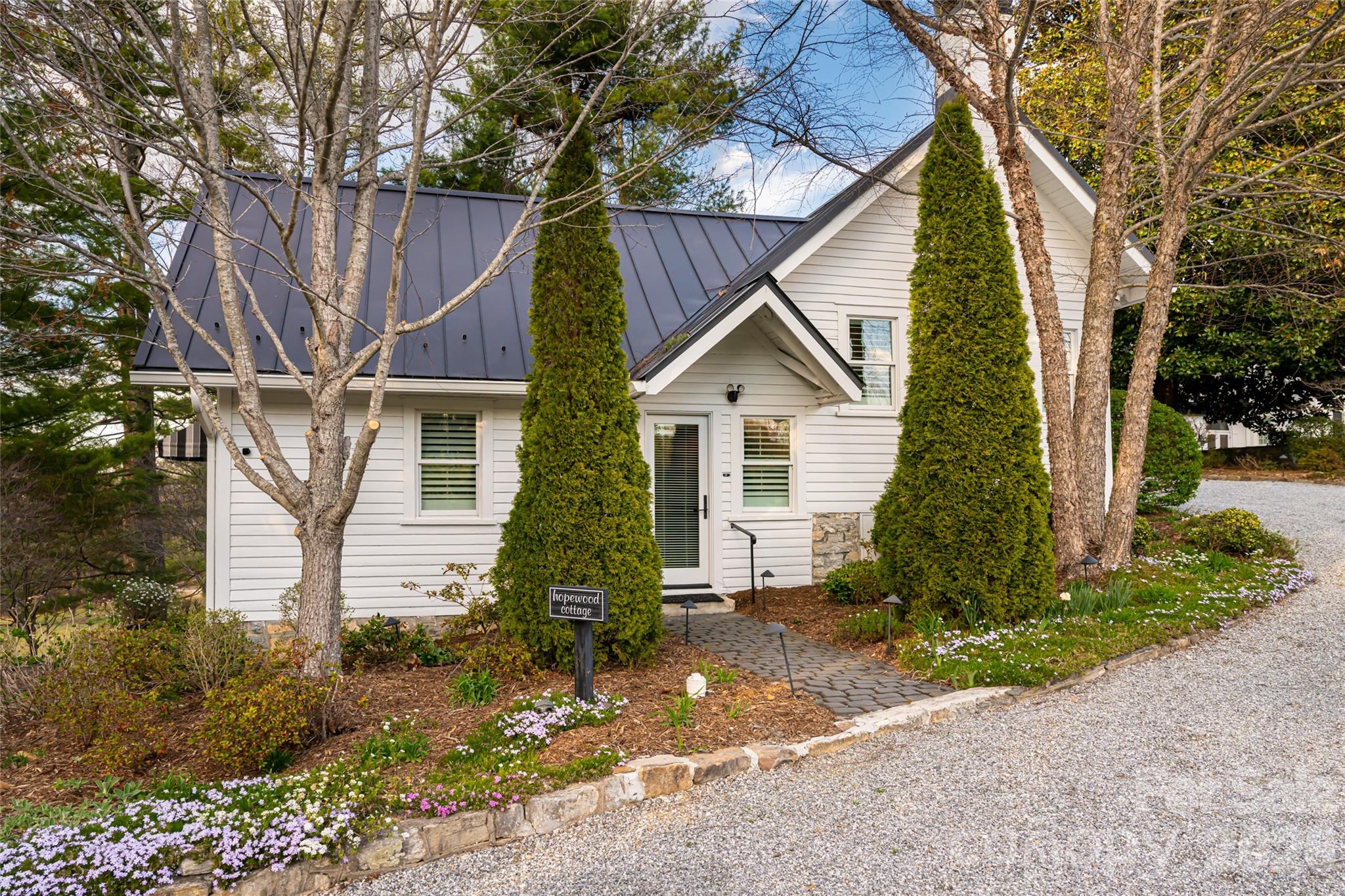 365 Sherwood Drive S