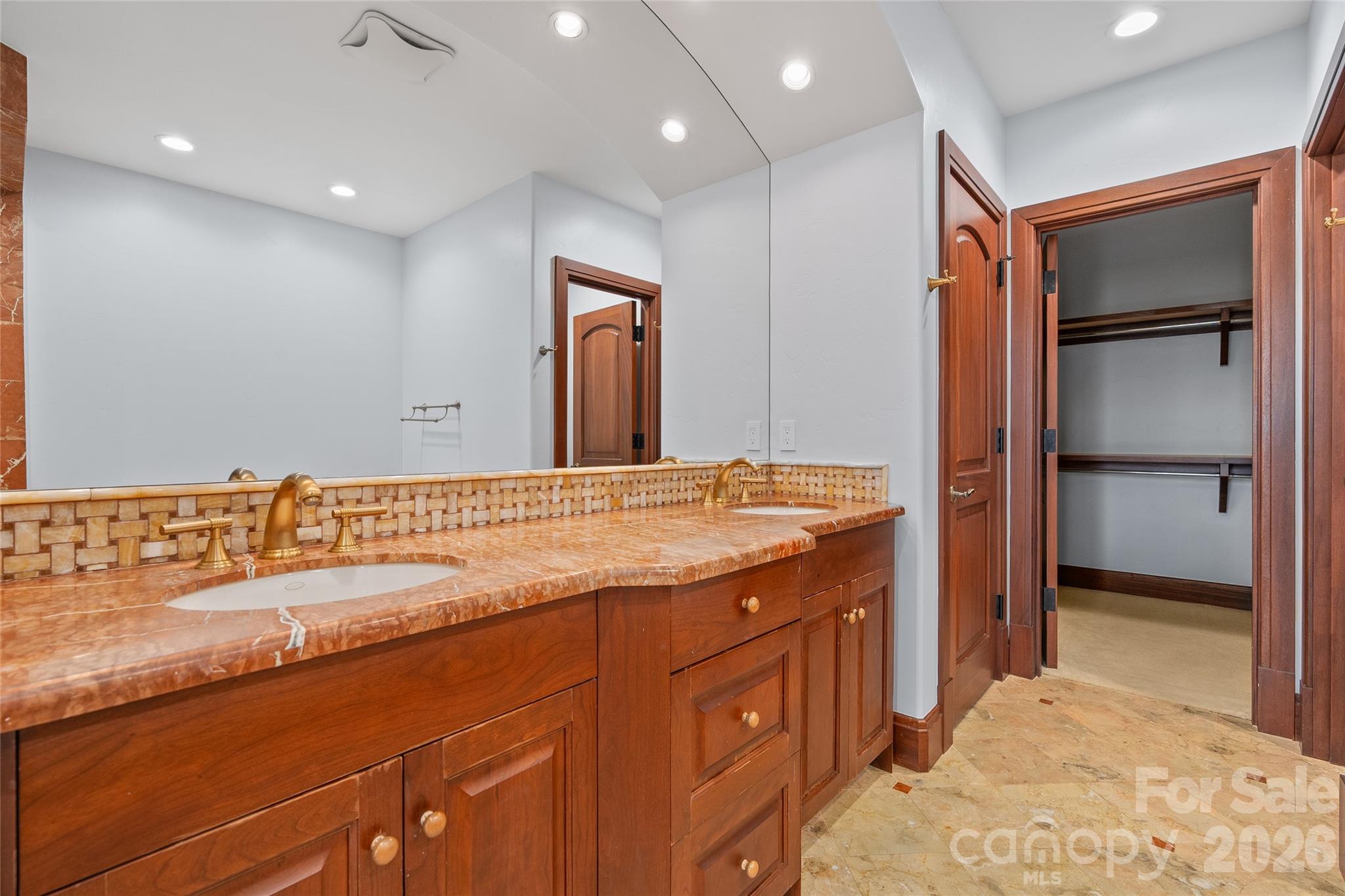 34 Foxbridge Way