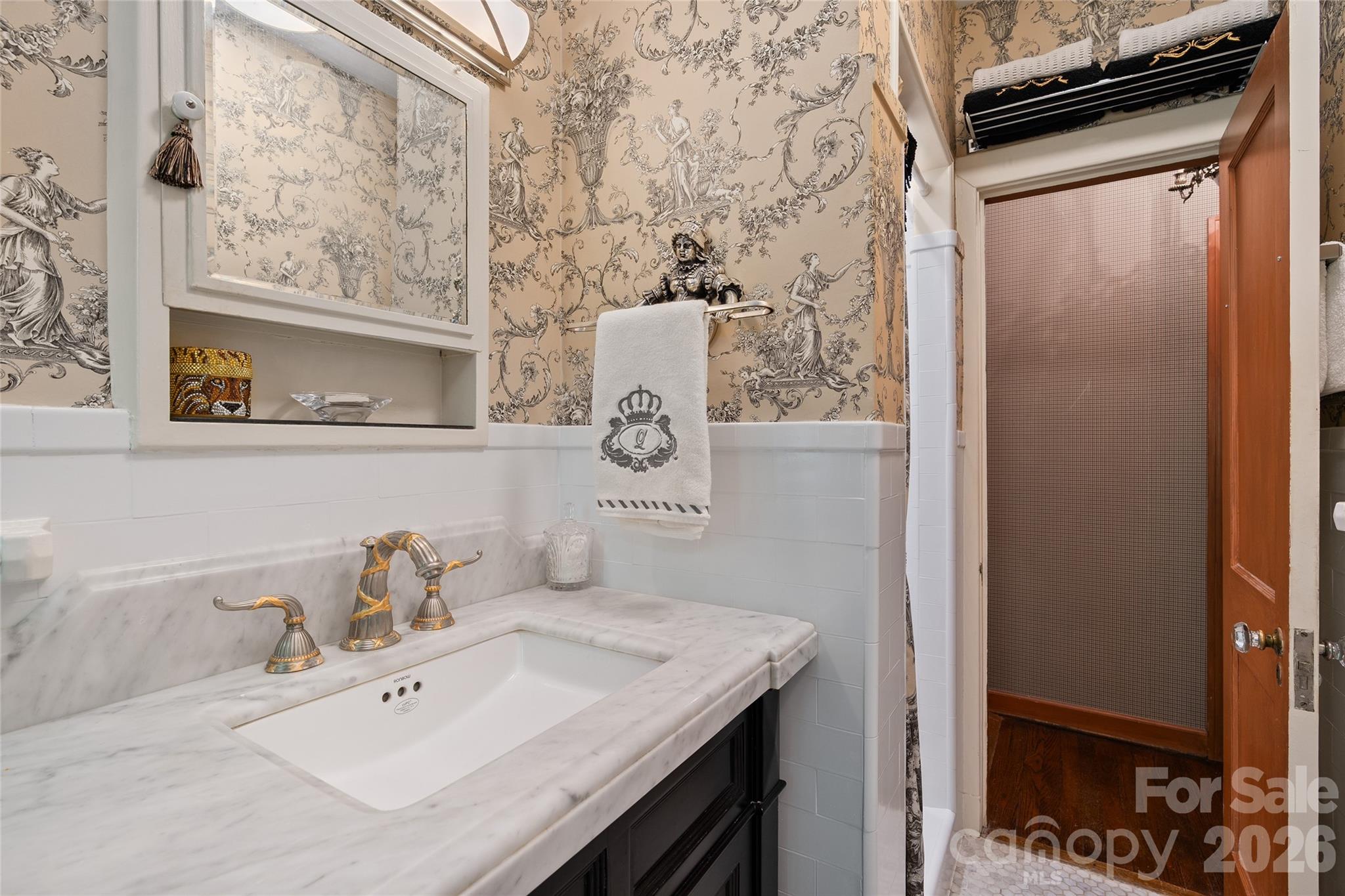 185 Macon Avenue Unit: B10