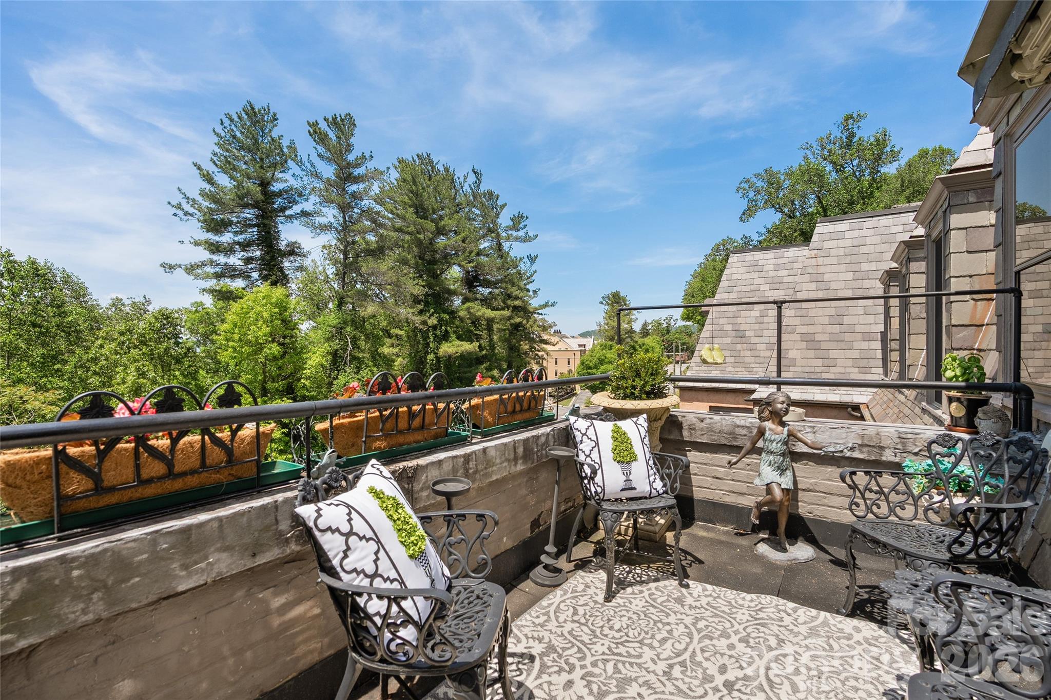 185 Macon Avenue Unit: B10