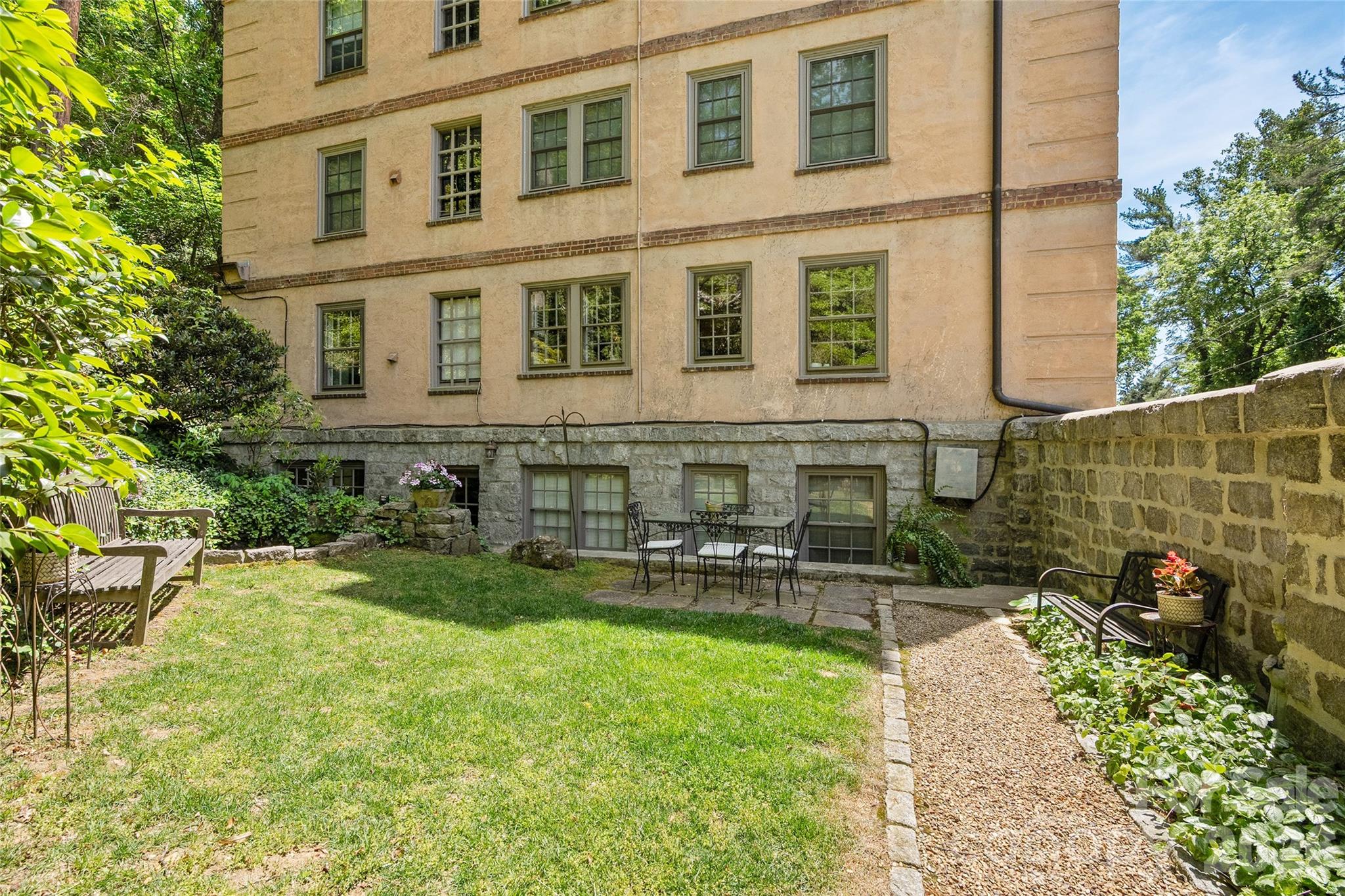 185 Macon Avenue Unit: B10