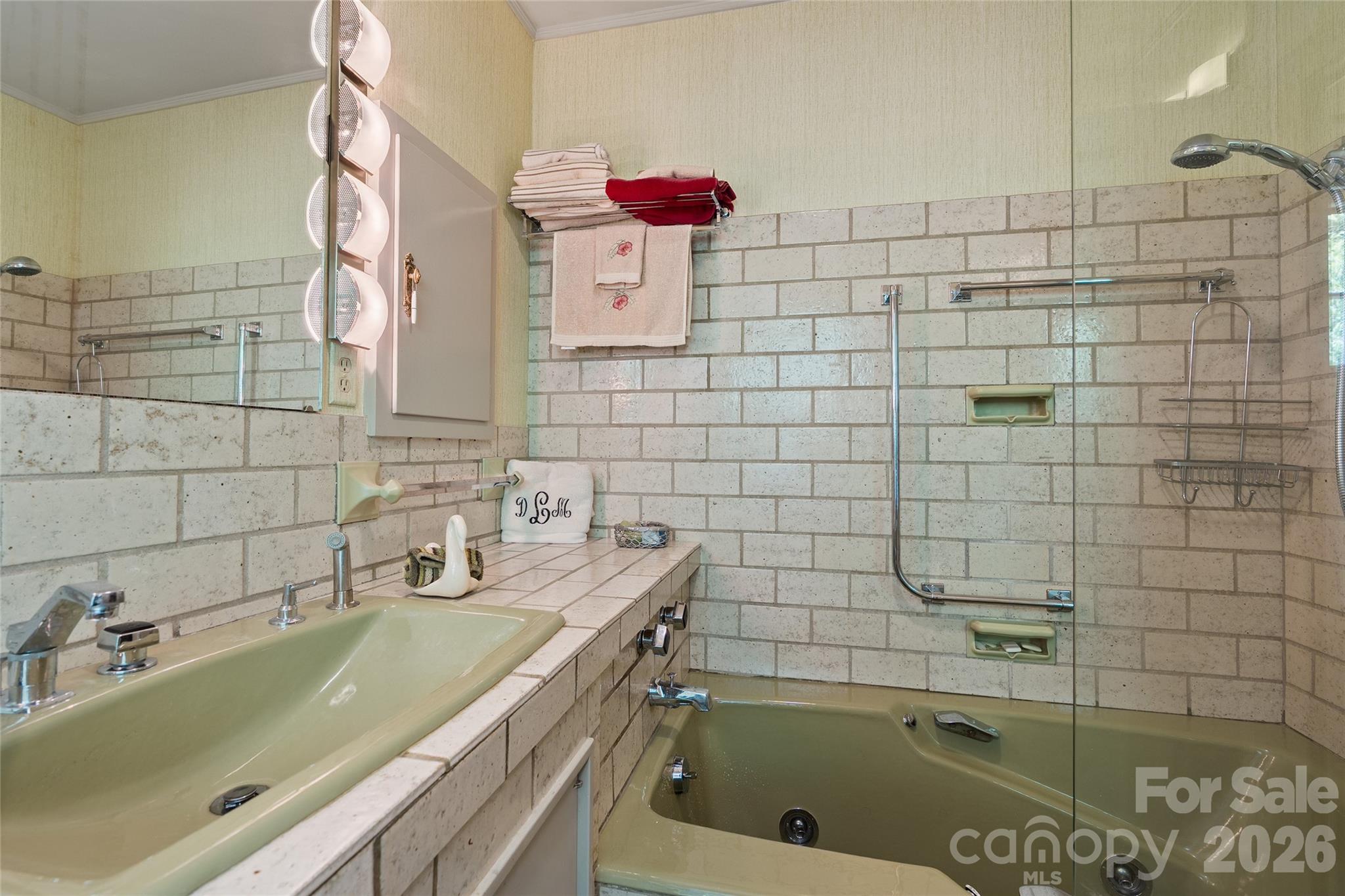 185 Macon Avenue Unit: B10