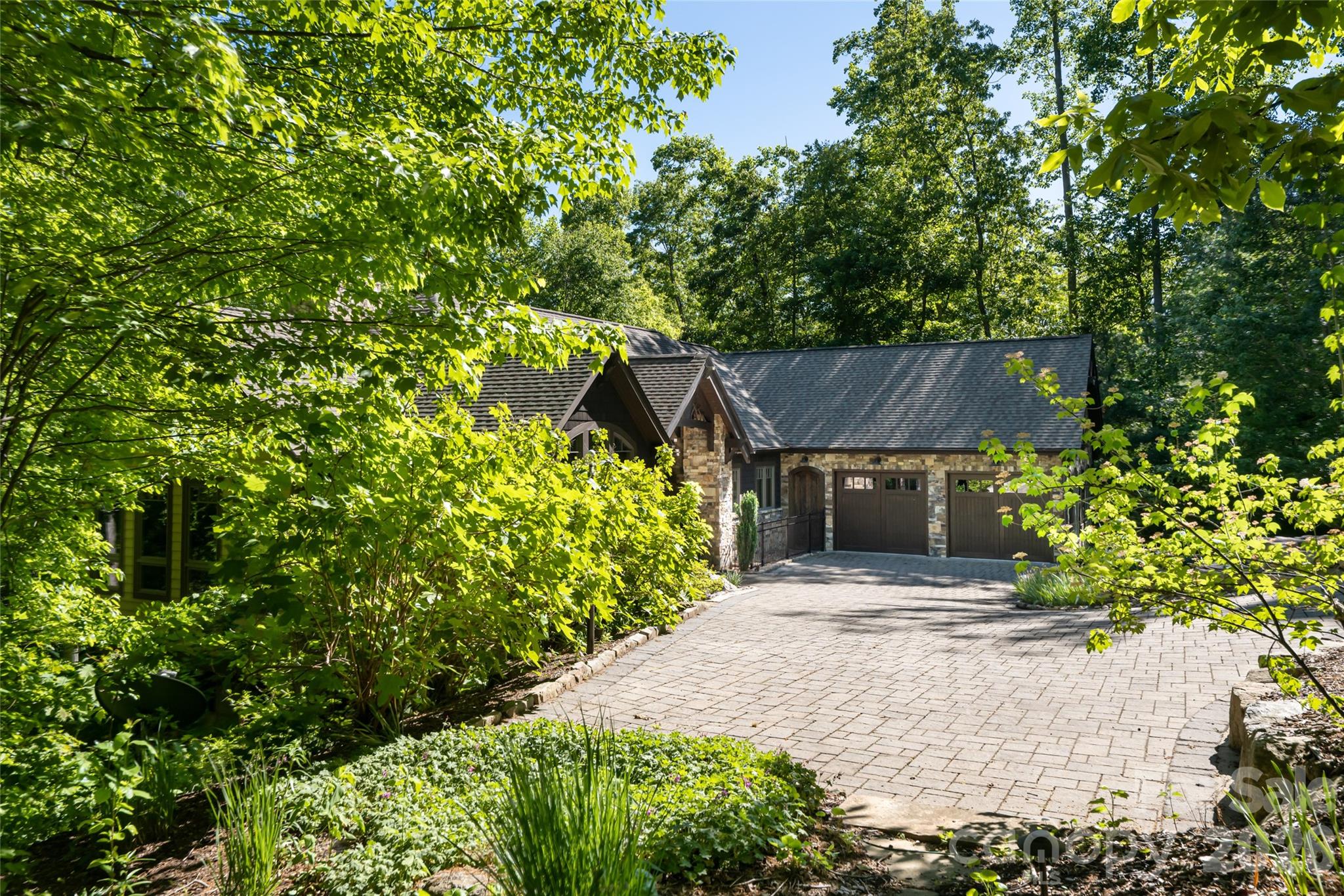 2 Cherokee Orchard Court