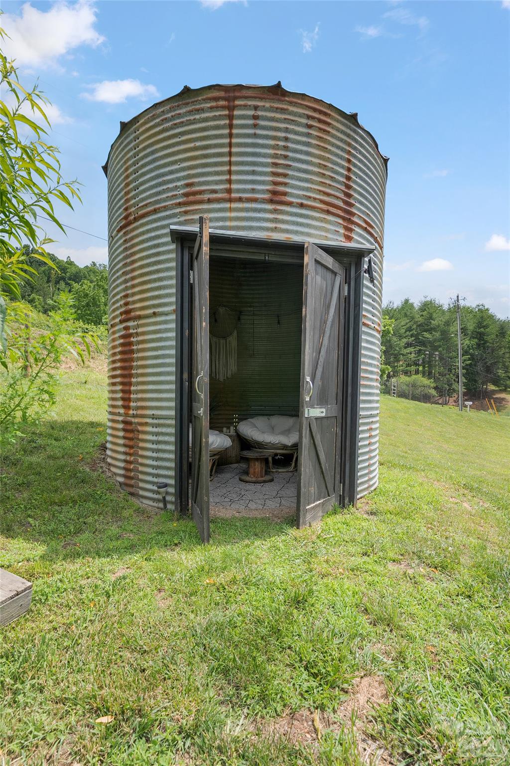105 Loganberry Trail Unit: 1