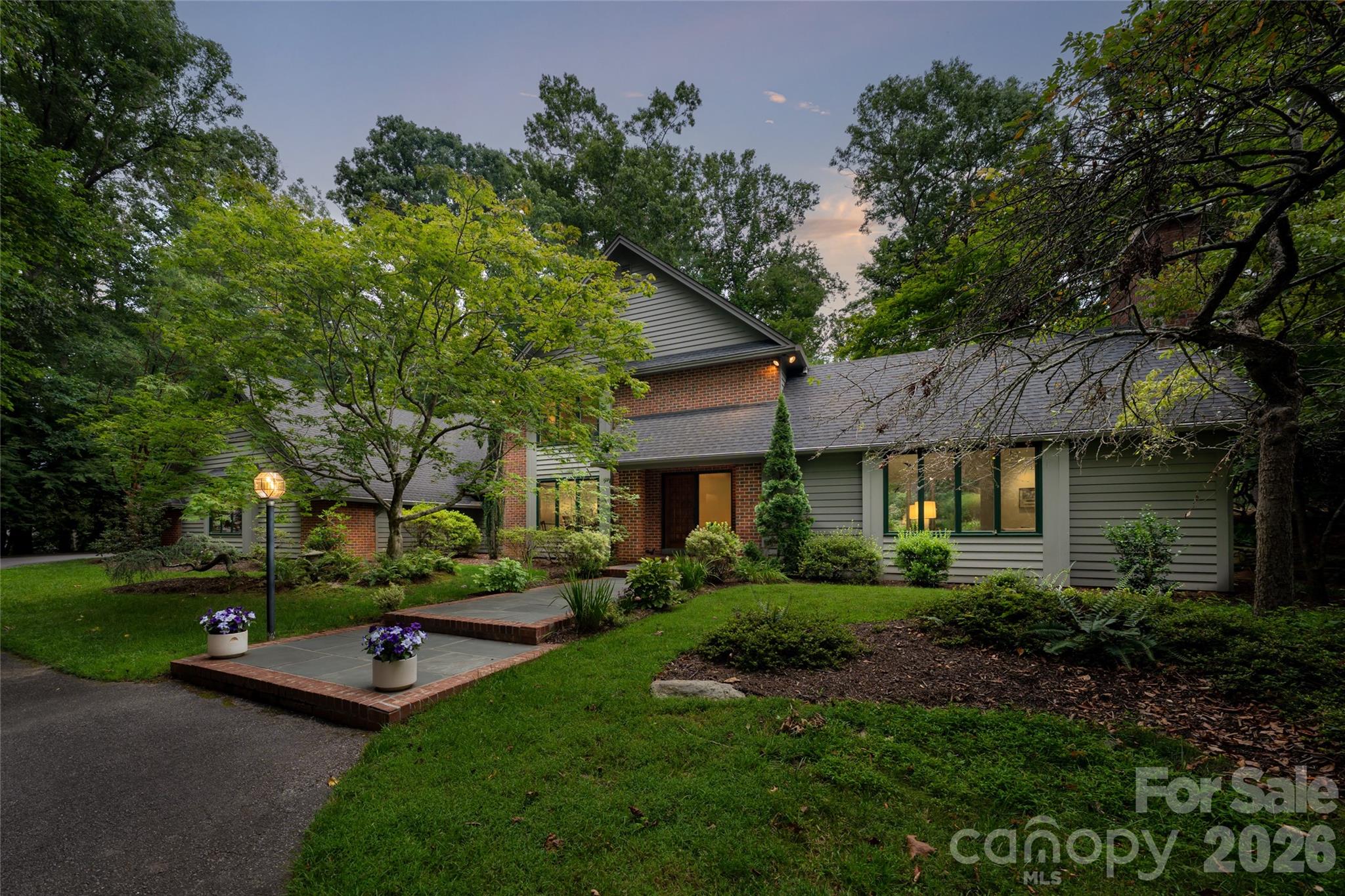 12 Stuyvesant Crescent