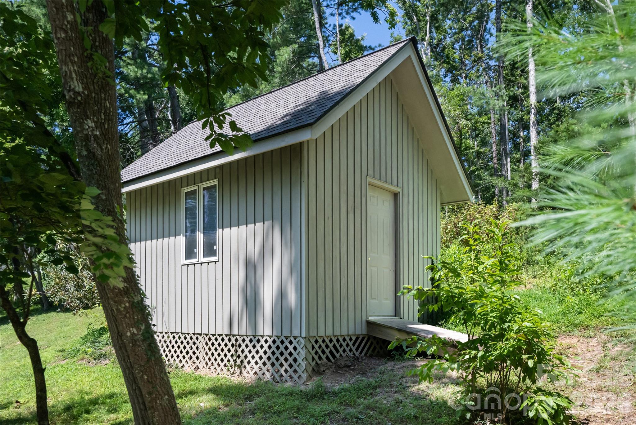 25 E Forest Road