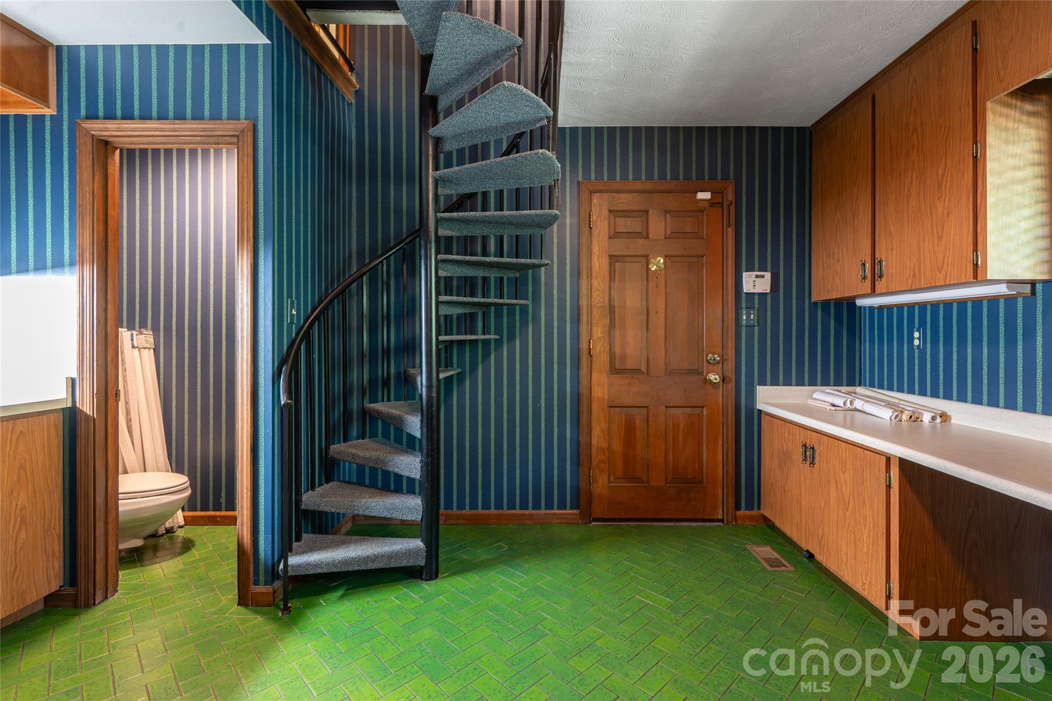 25 E Forest Road
