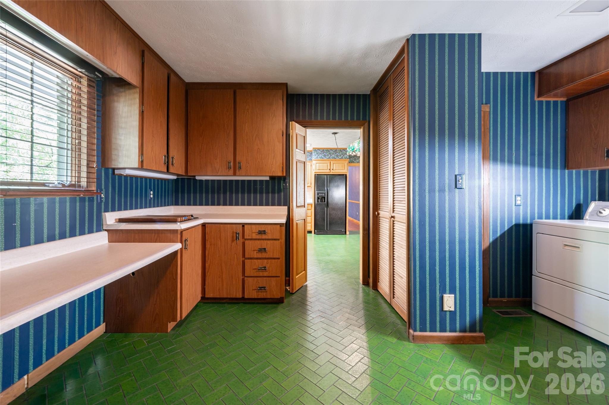 25 E Forest Road