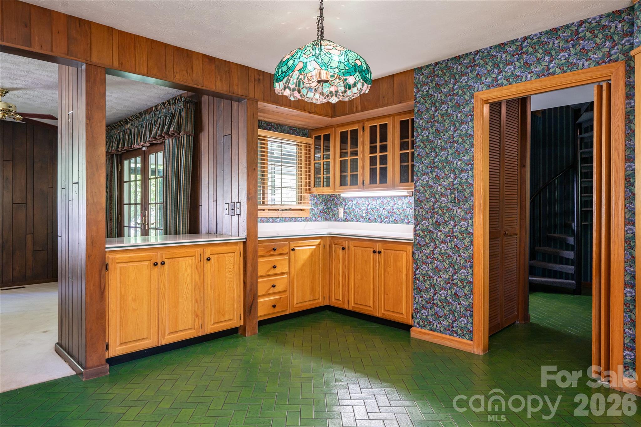 25 E Forest Road