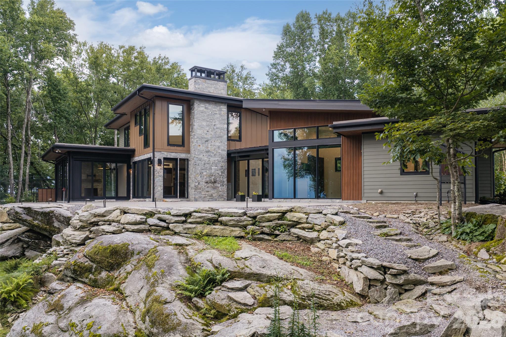 94 Laurel Ledge Way