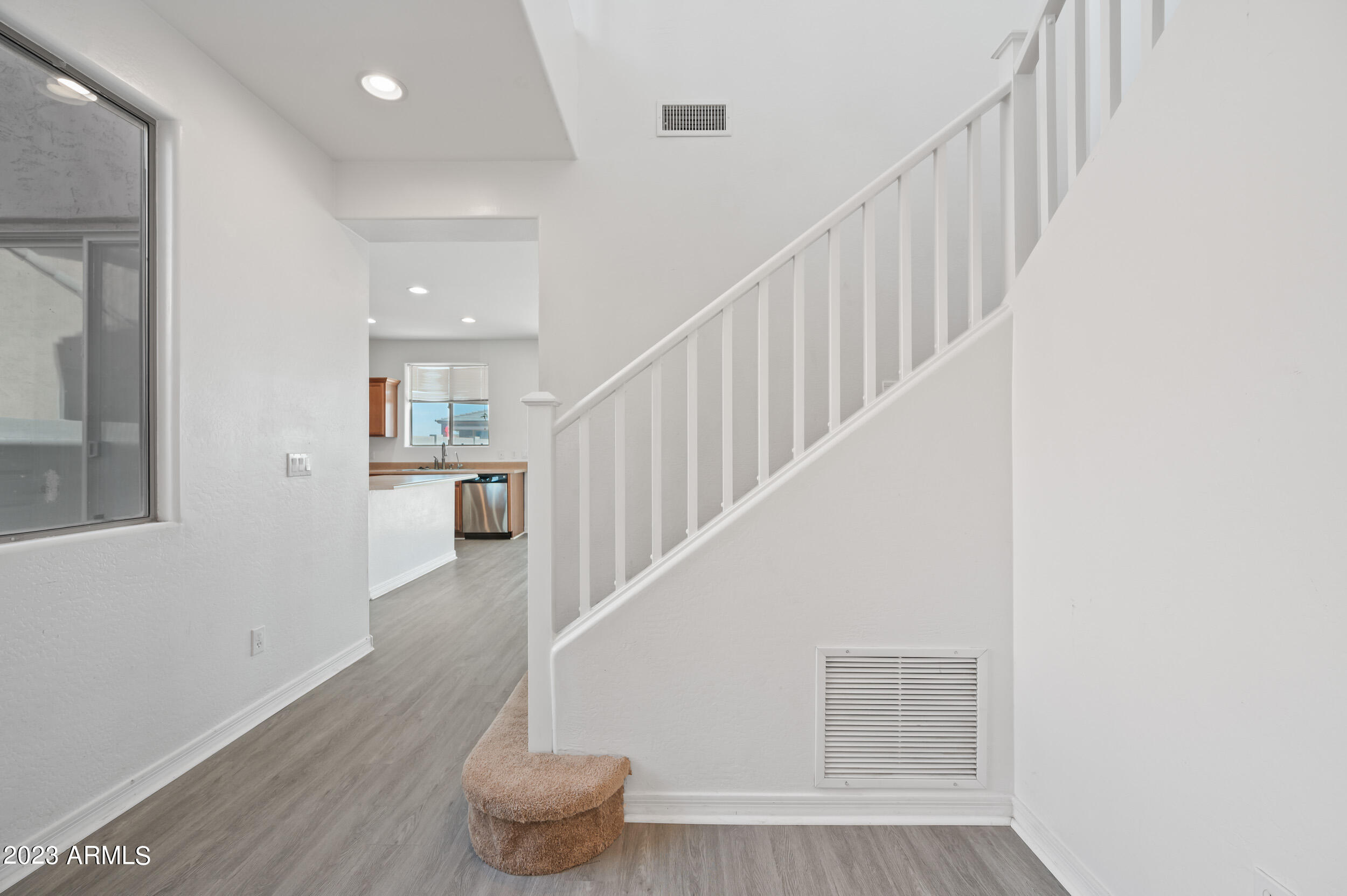 1013 W Kachina Drive