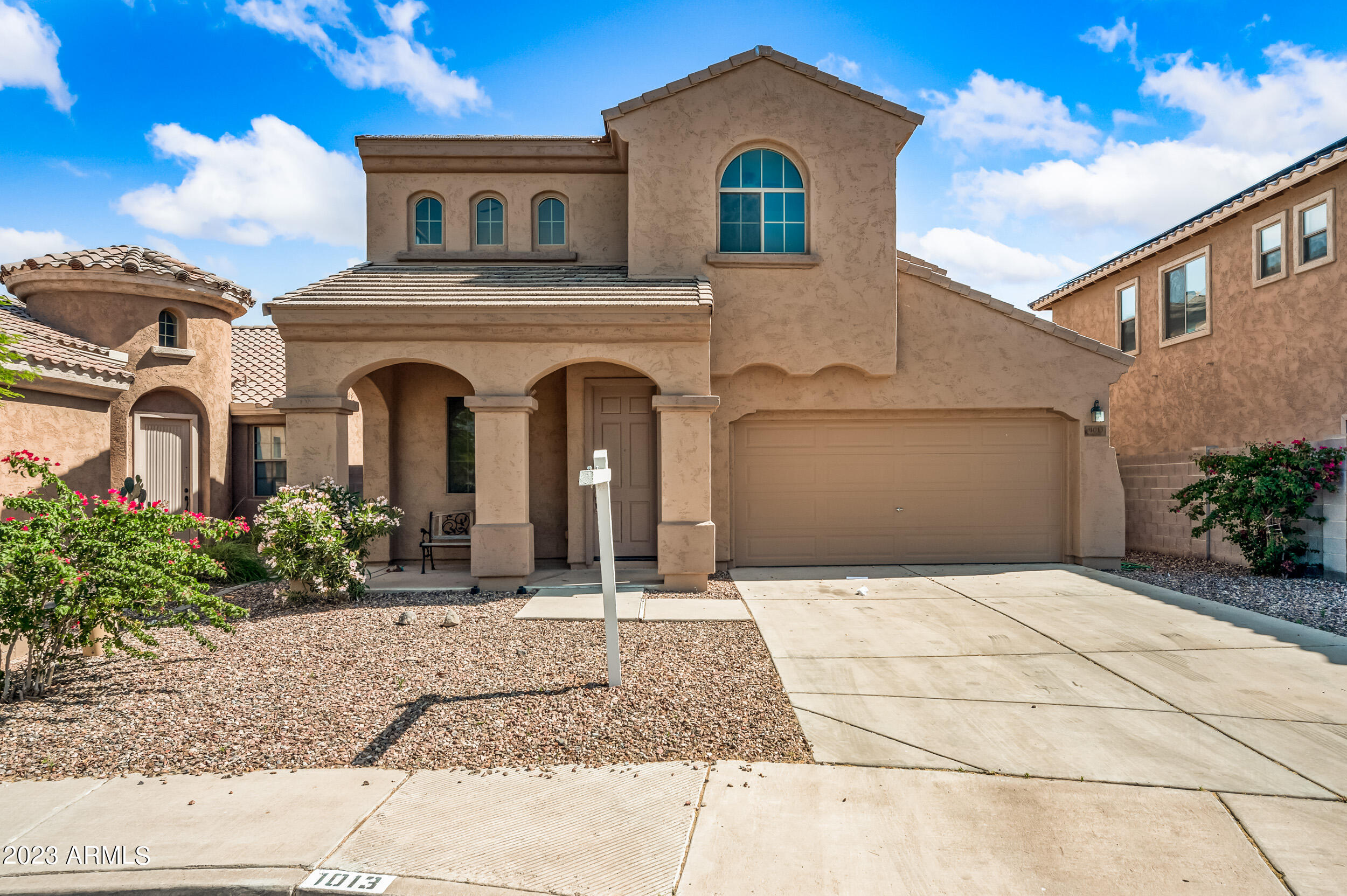 1013 W Kachina Drive