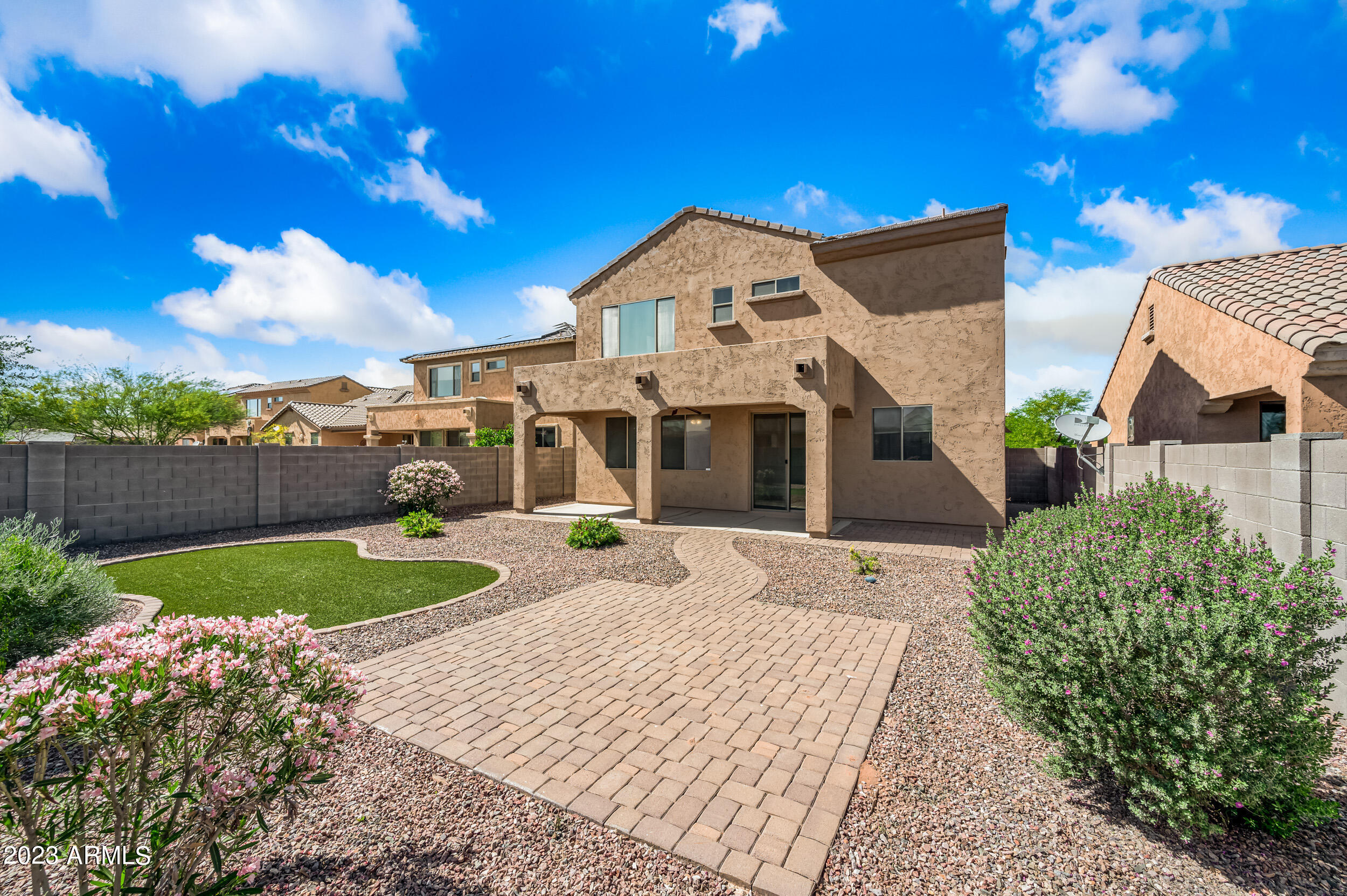 1013 W Kachina Drive