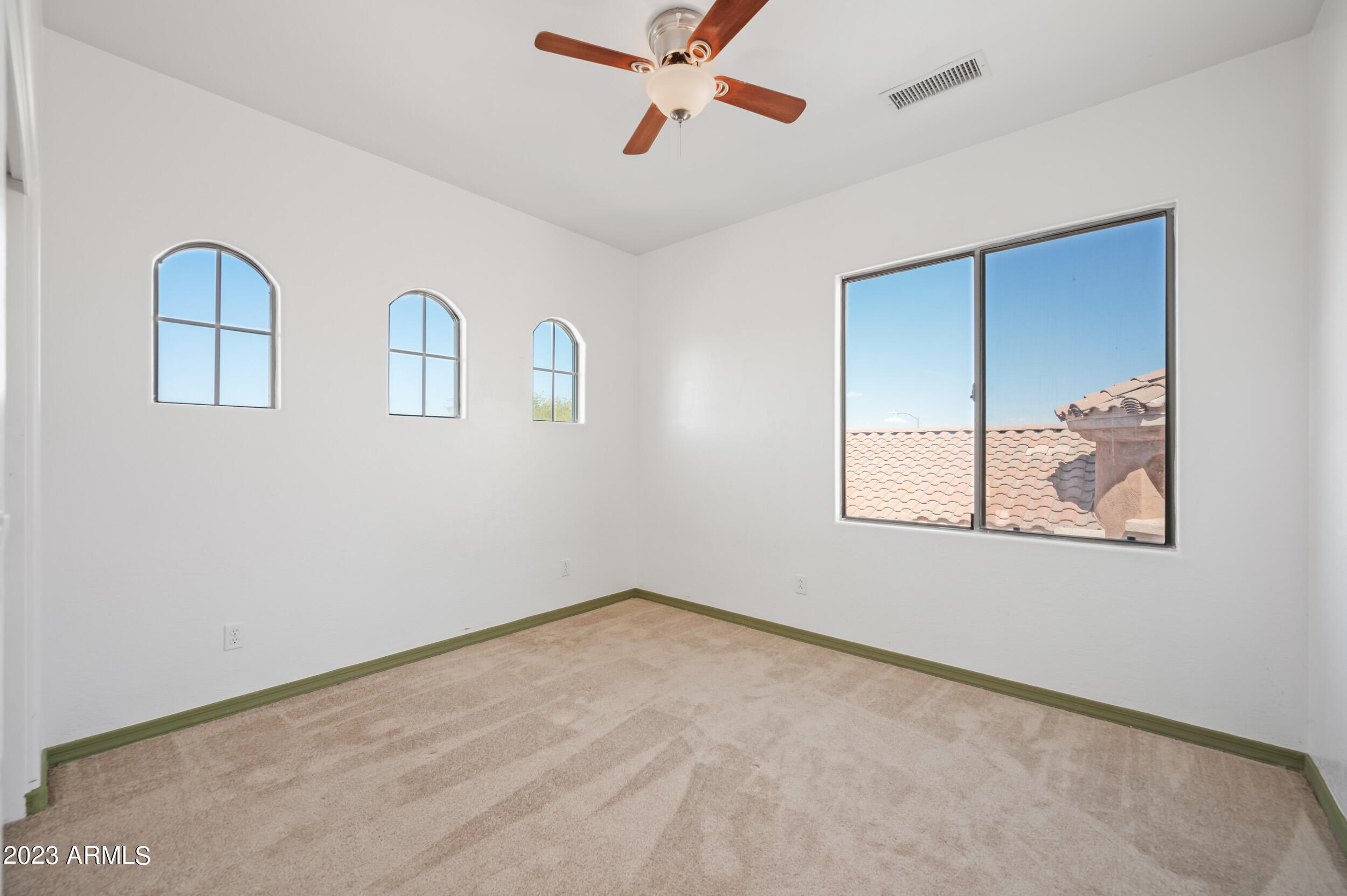 1013 W Kachina Drive