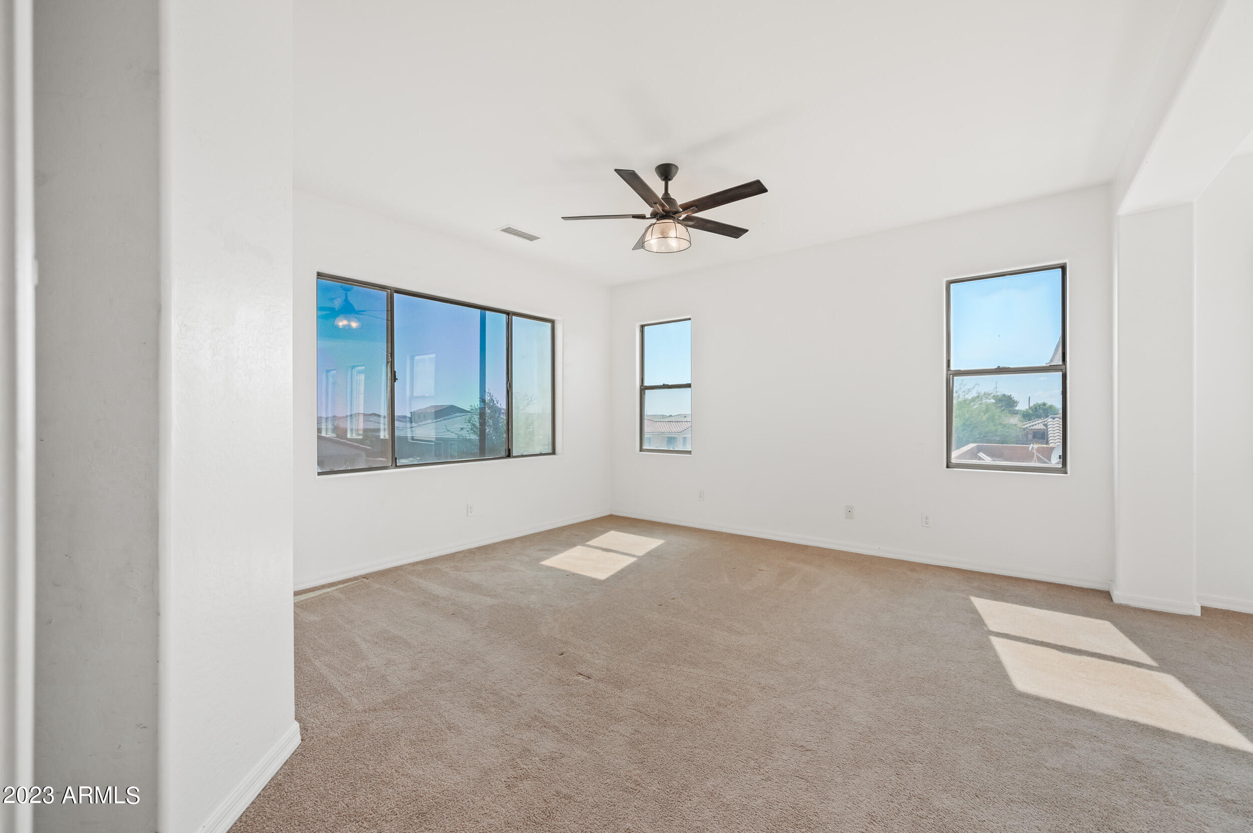 1013 W Kachina Drive