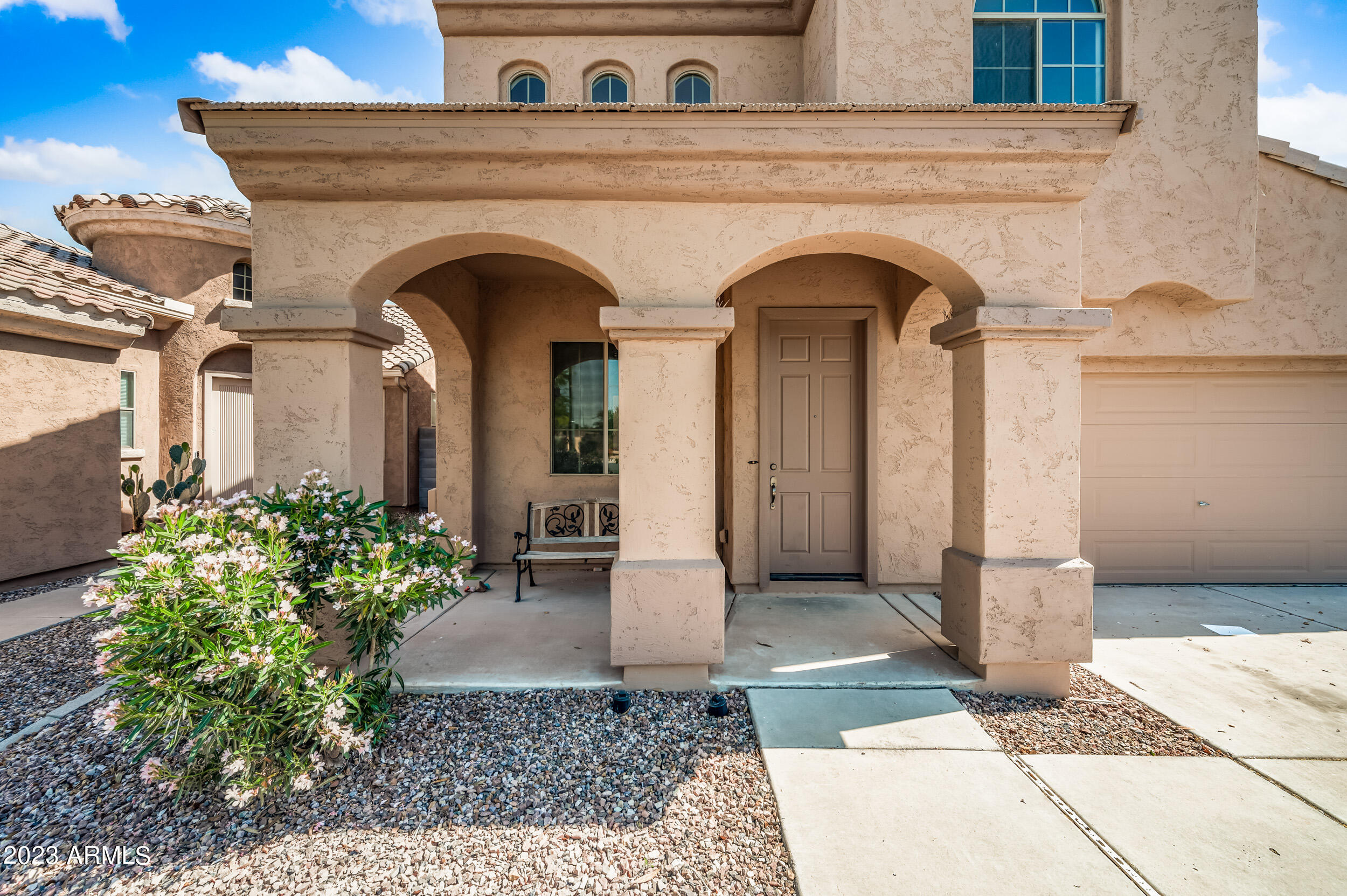 1013 W Kachina Drive