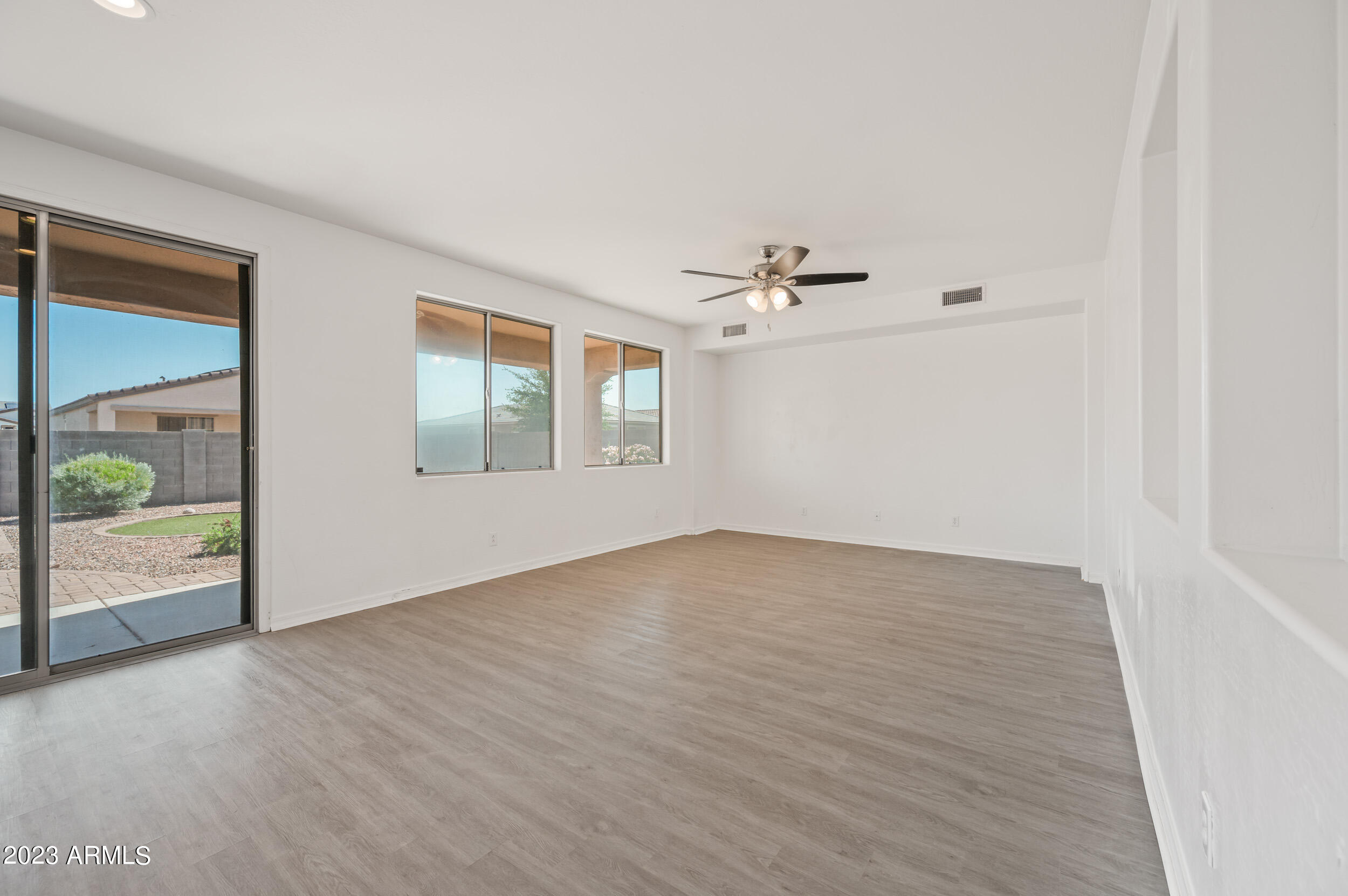 1013 W Kachina Drive