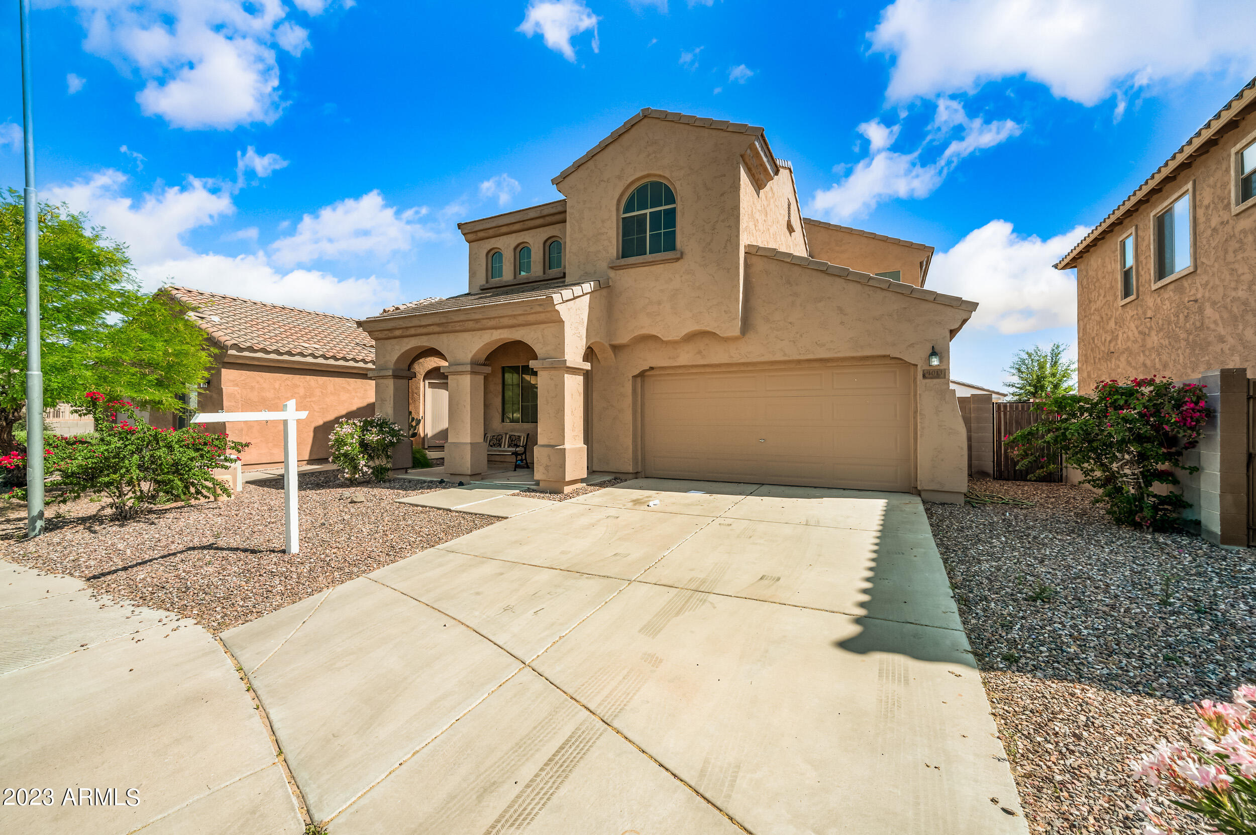 1013 W Kachina Drive