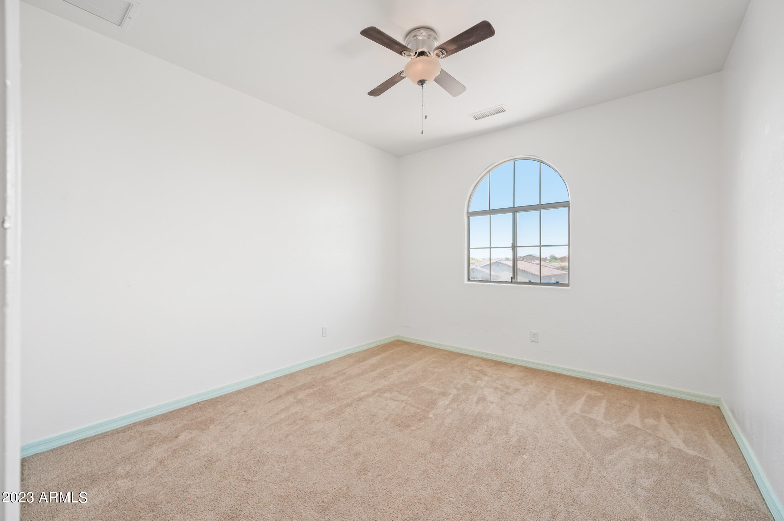 1013 W Kachina Drive