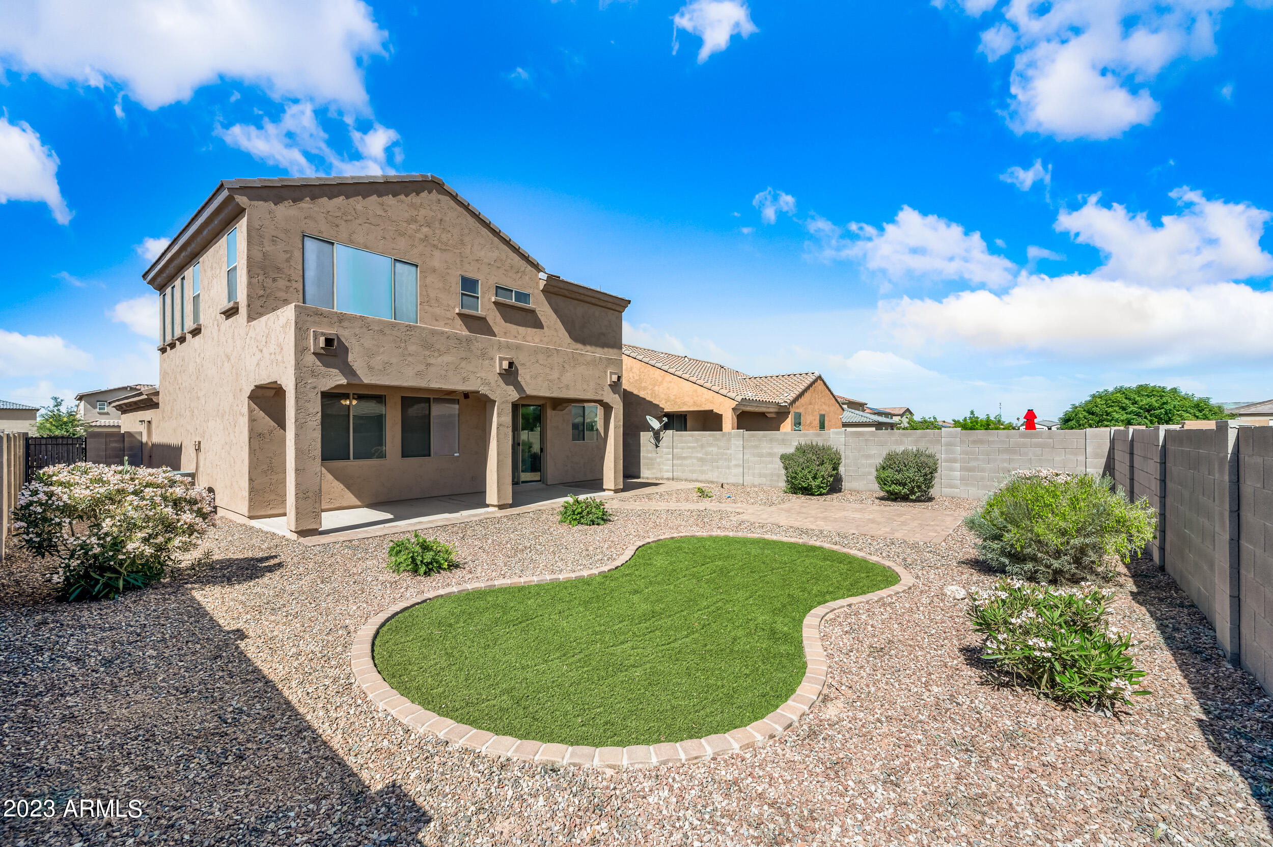 1013 W Kachina Drive