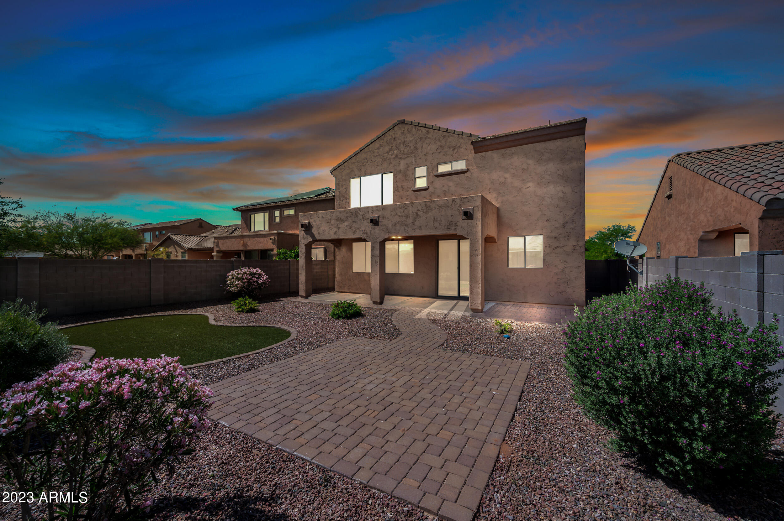 1013 W Kachina Drive